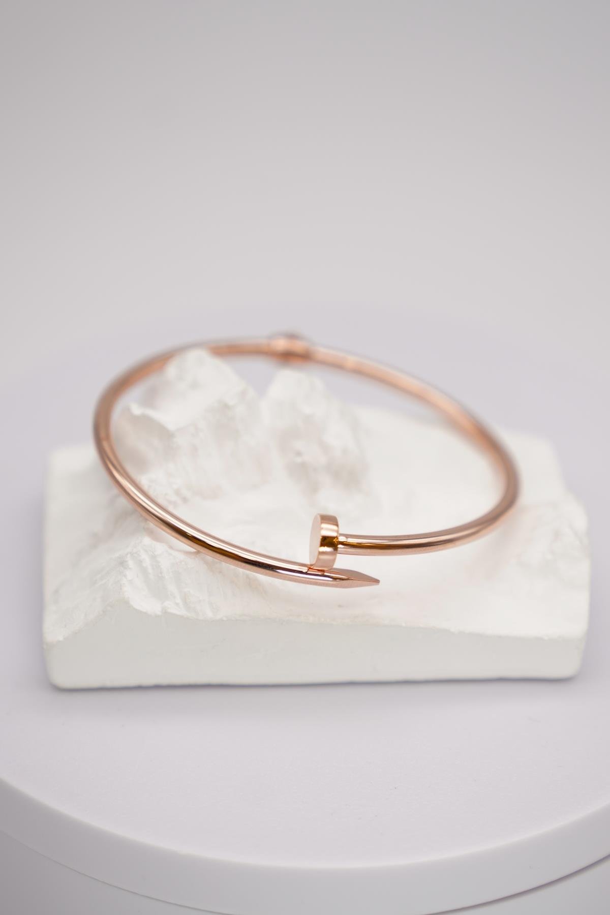 14 Ayar Rose Altın Kadın Bilezik – Kapalı Formda Şık ve Minimal Tasarım