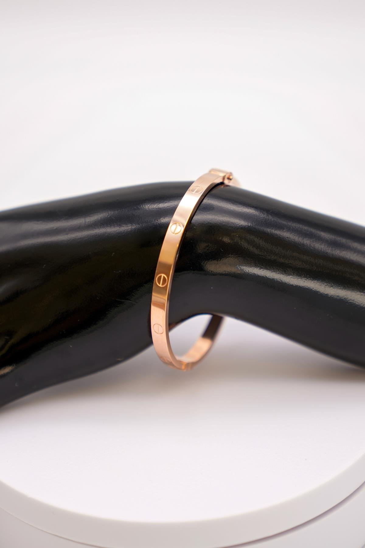 14 Ayar Rose Altın Vidalı Bilezik – Minimal ve Modern Tasarımlı Şık Takı