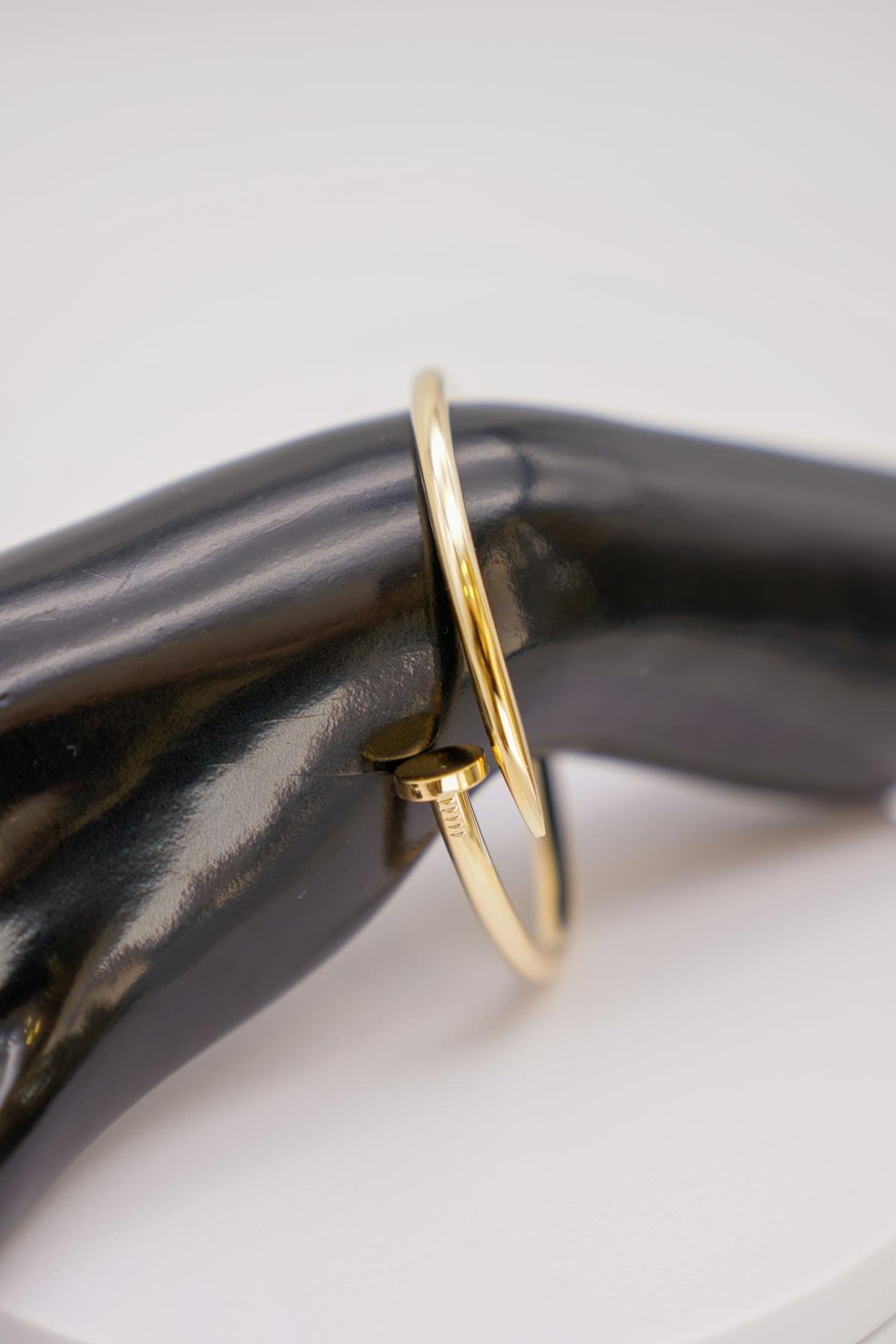 14 Ayar Sarı Altın Çivili Modern Fantasy Bilezik – Şık ve Dikkat Çekici Tasarım