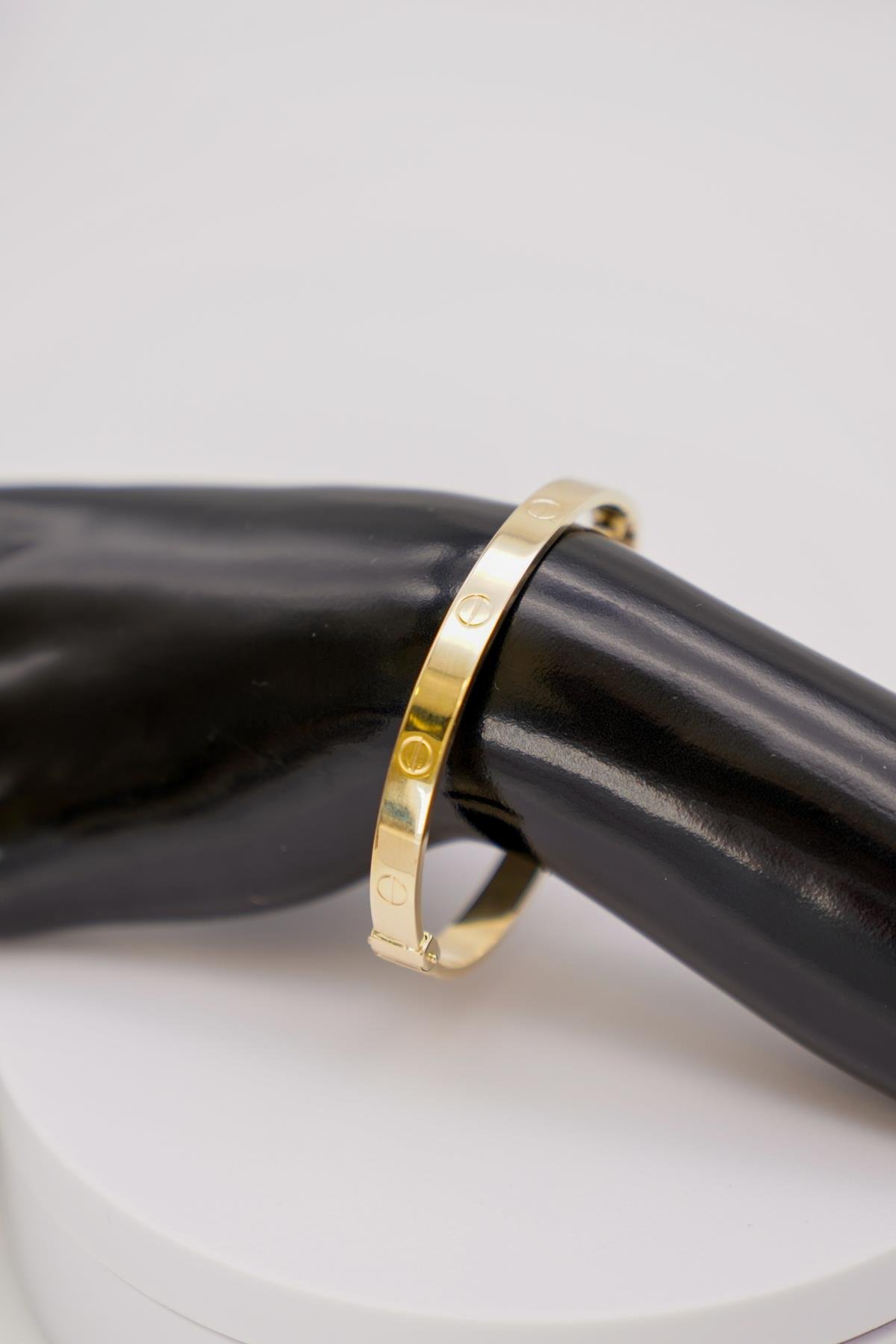 14 Ayar Sarı Altın Vidalı Klasik Bilezik – Zamansız ve Zarif Takı Modeli