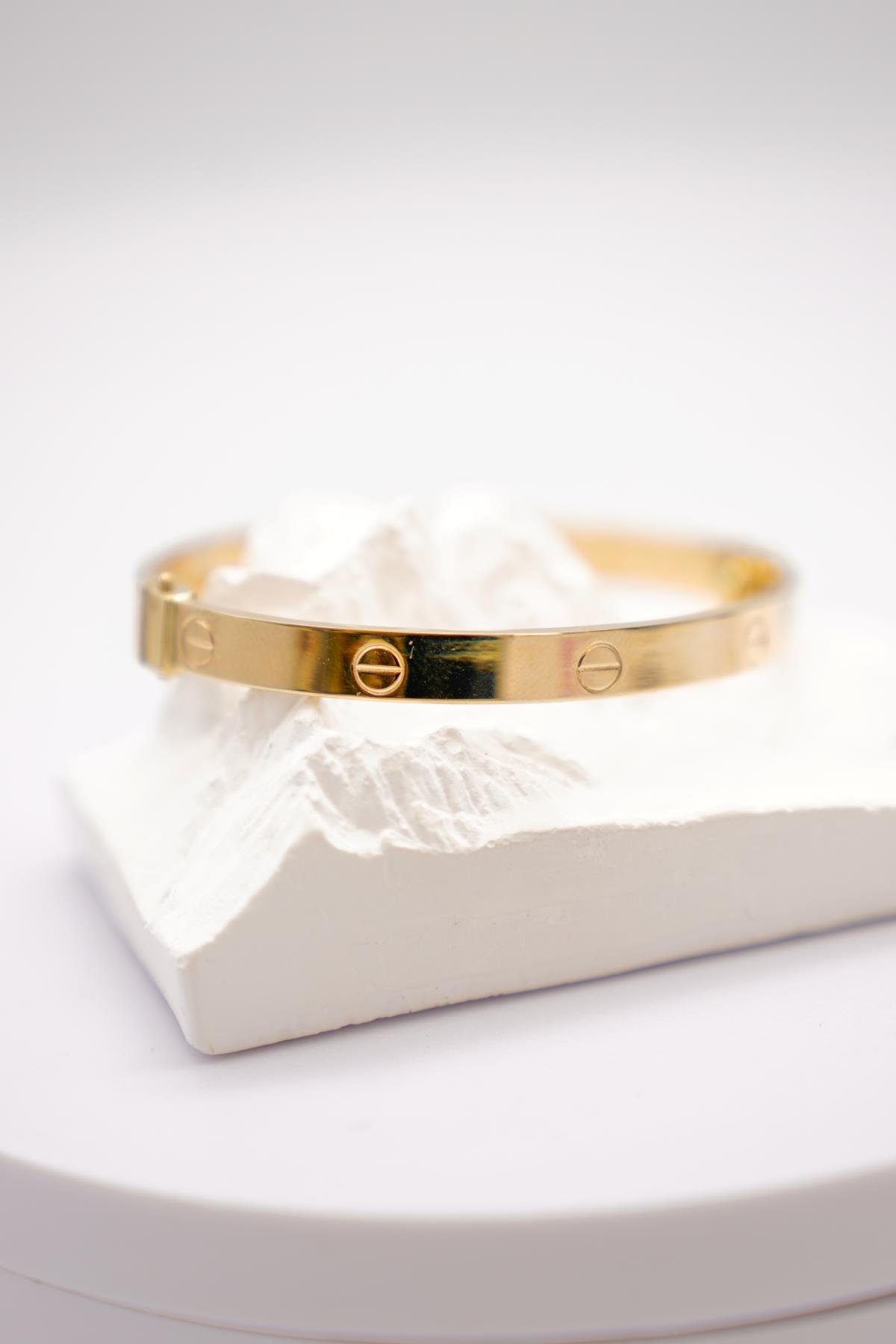 14 Ayar Sarı Altın Vidalı Motifli Klasik Tasarım Bilezik – Zarif ve Şık Model