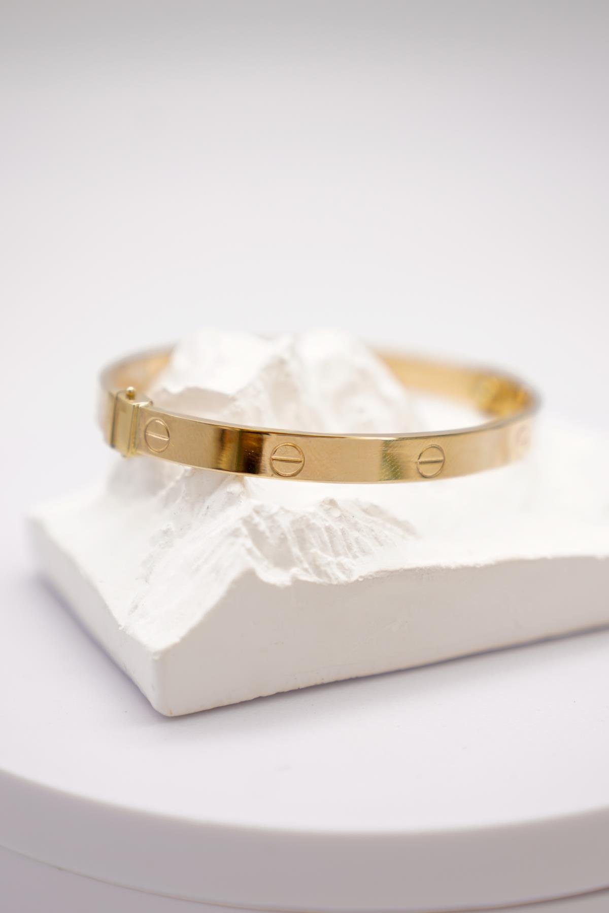 14 Ayar Sarı Altın Vidalı Motifli Klasik Tasarım Bilezik – Zarif ve Şık Model