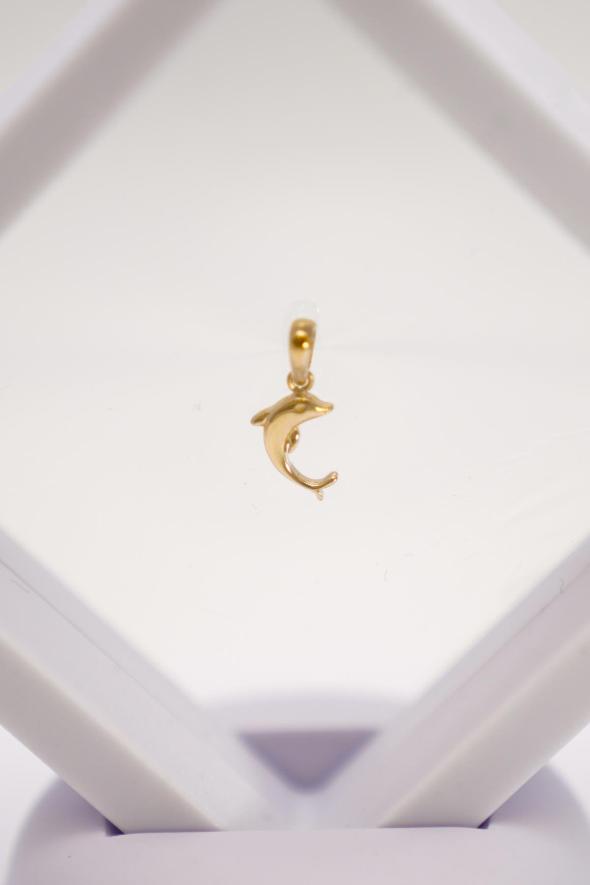 14 Ayar Sarı Altın Yunus Figürlü Minimal Kolye Ucu – Zarif ve Anlamlı Takı Detayı
