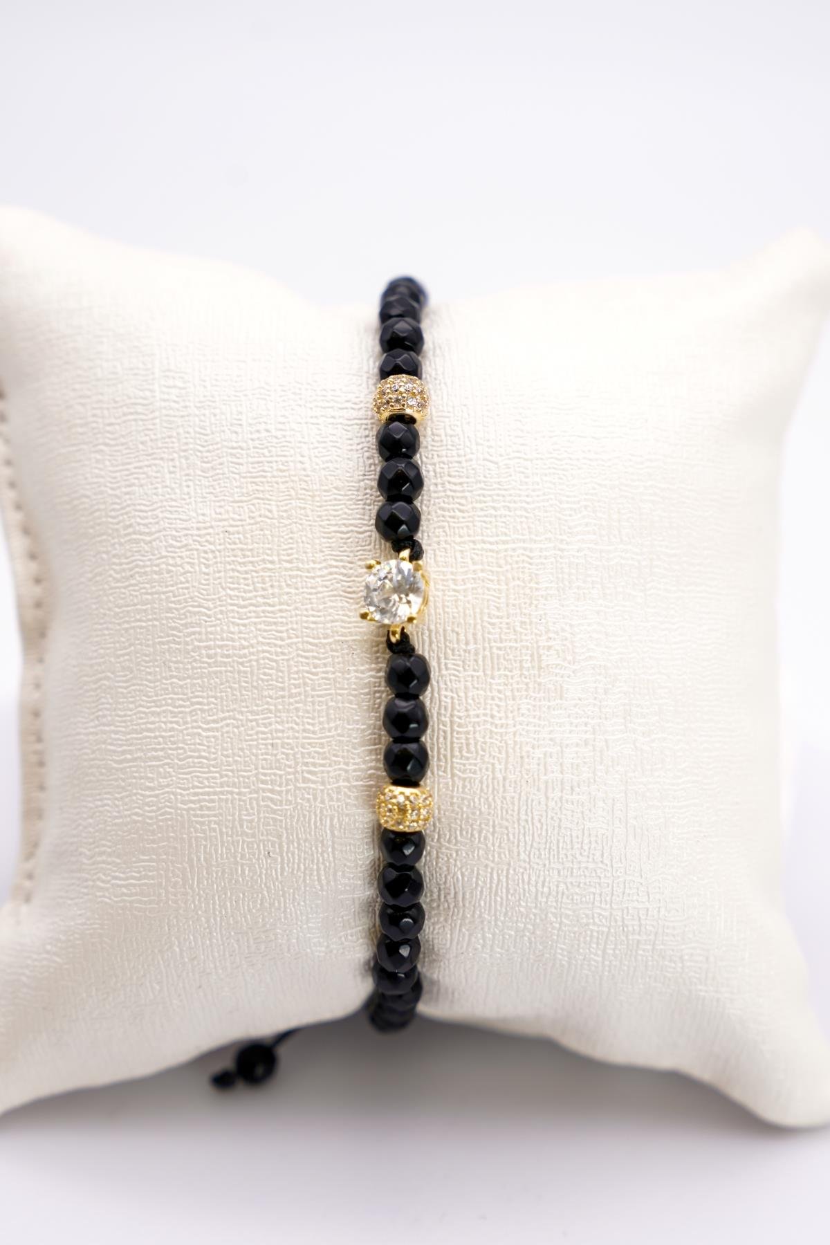 14 Ayar Siyah Oniks Boncuklu Altın Bileklik – Ayarlanabilir, Şık ve Modern Tasarım