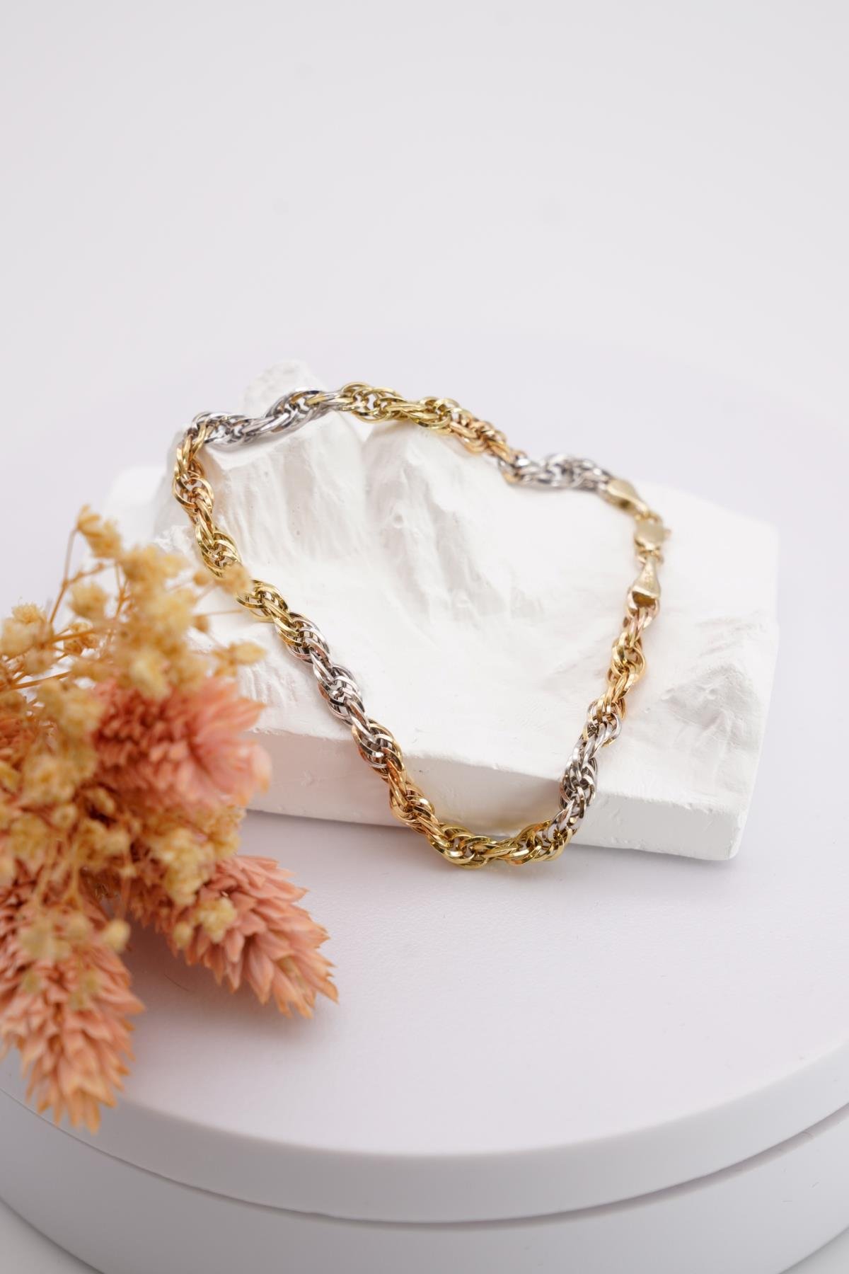 14 Ayar Üç Renkli Halat Zincir Model Altın Bileklik – Zarif ve Örgü Formlu Tasarım