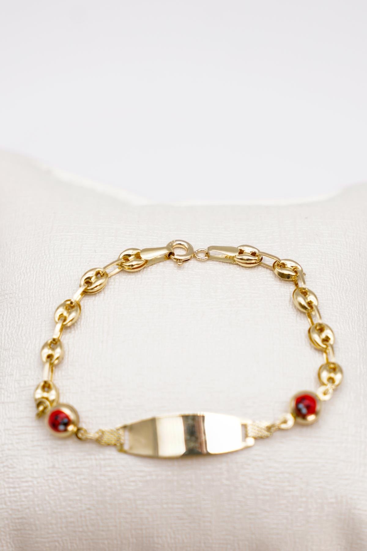 14 Ayar Uğur Böceği Boncuklu Plaka Bileklik – Zincir Detaylı, Klasik ve Anlamlı Tasarım 