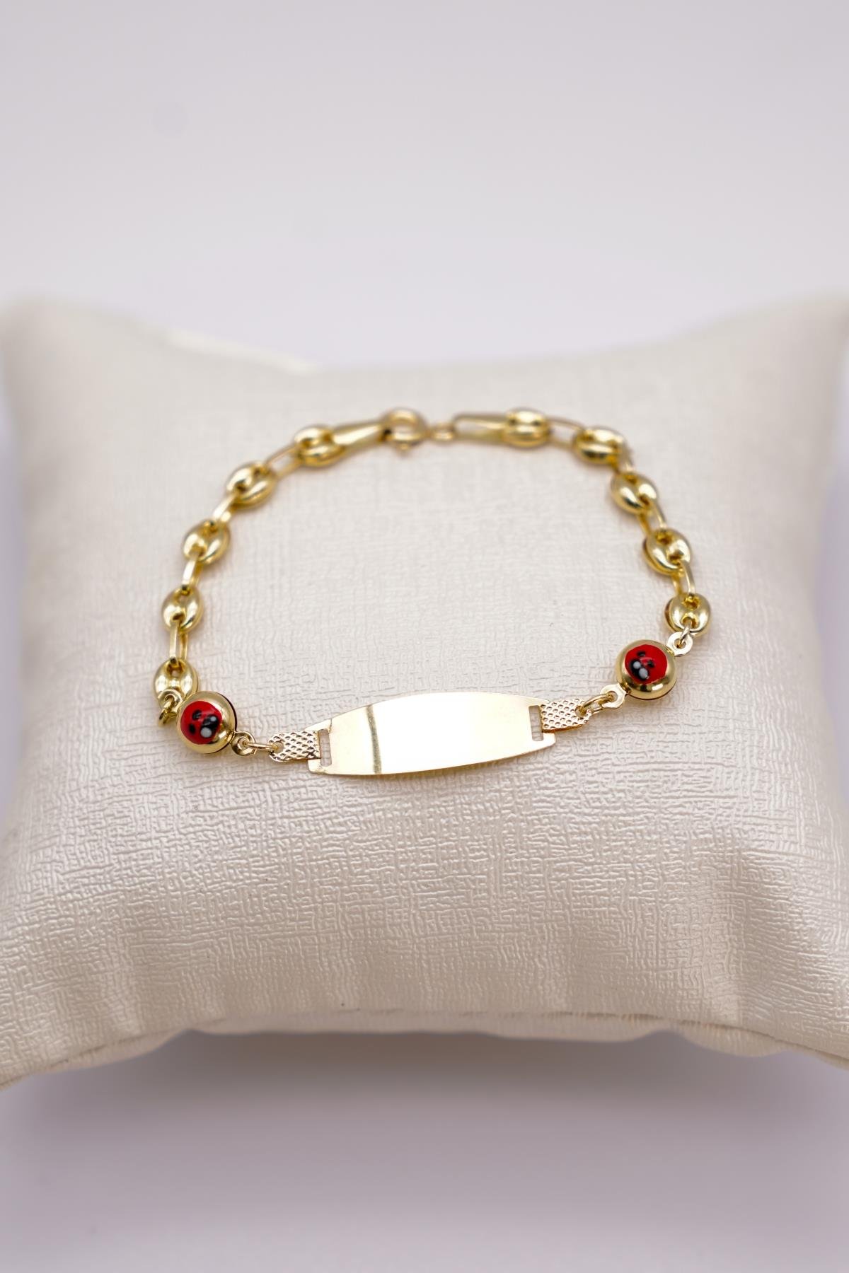 14 Ayar Uğur Böceği Boncuklu Plaka Bileklik – Zincir Detaylı, Klasik ve Anlamlı Tasarım 