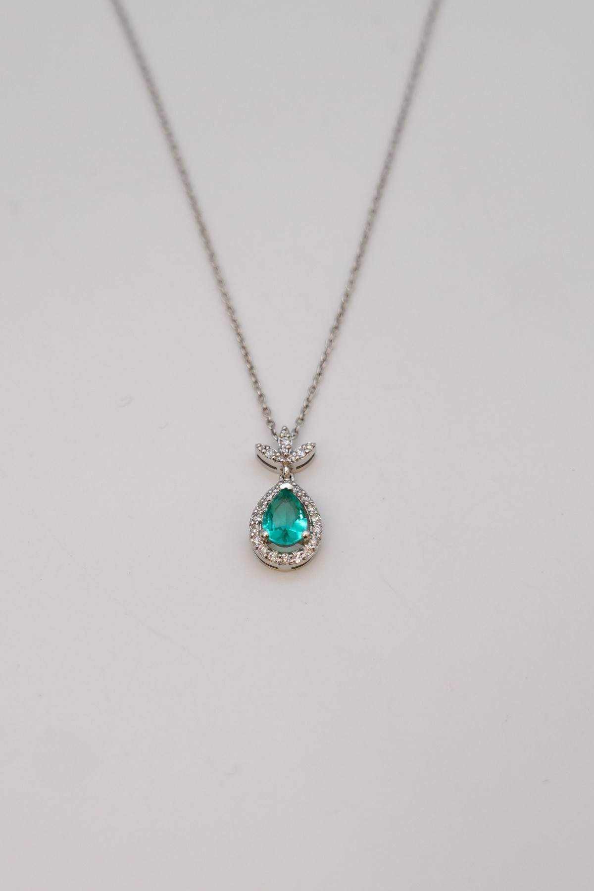 Emerald Stone Diamond Necklace 18 Carat