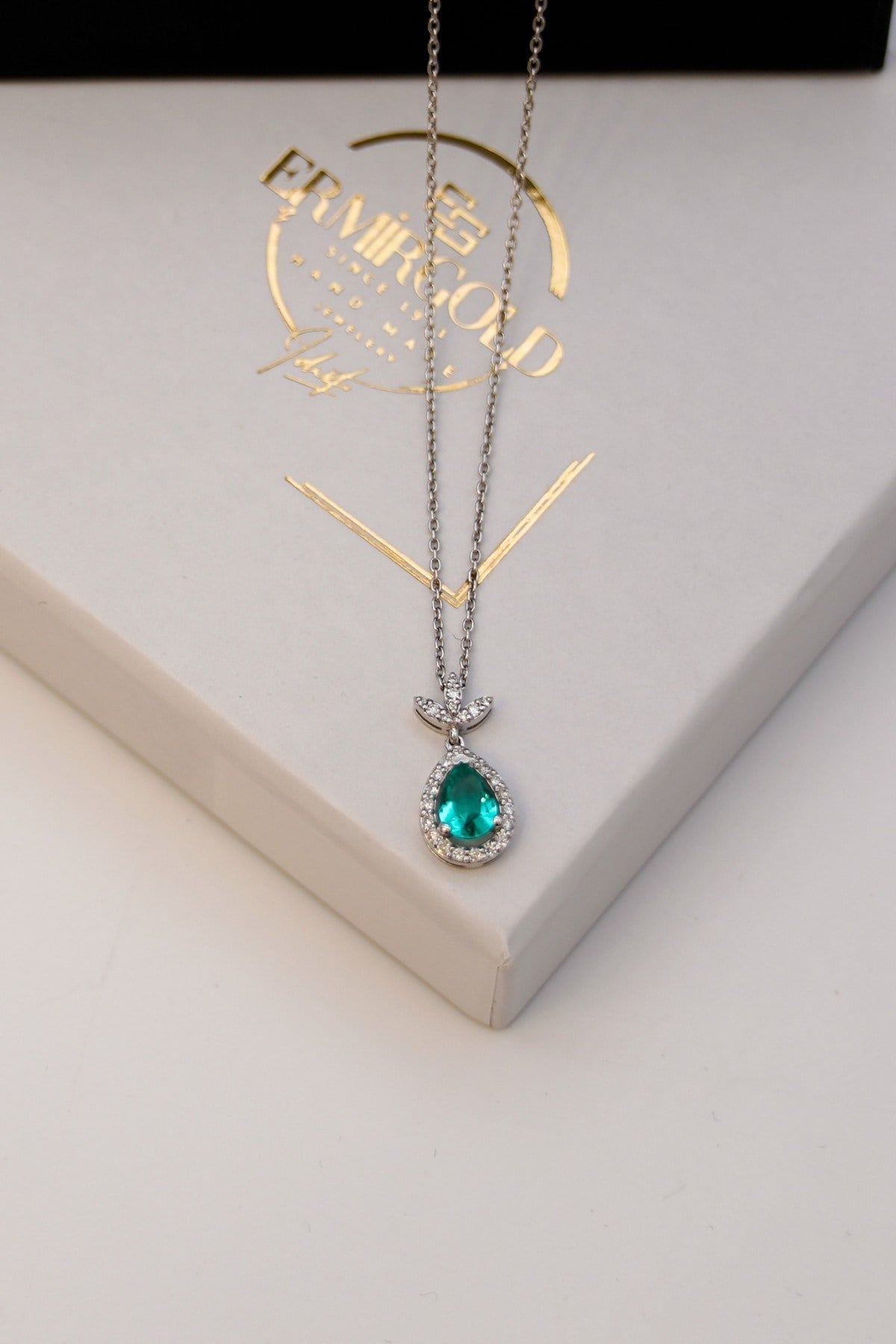 Emerald Stone Diamond Necklace 18 Carat