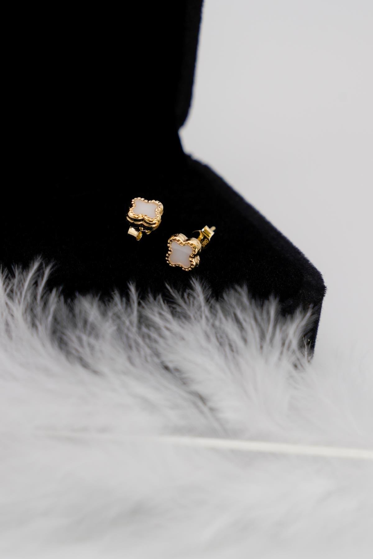 Beyaz Mine Detaylı 14 Ayar Altın Küpe I Minimal ve Zarif Stil