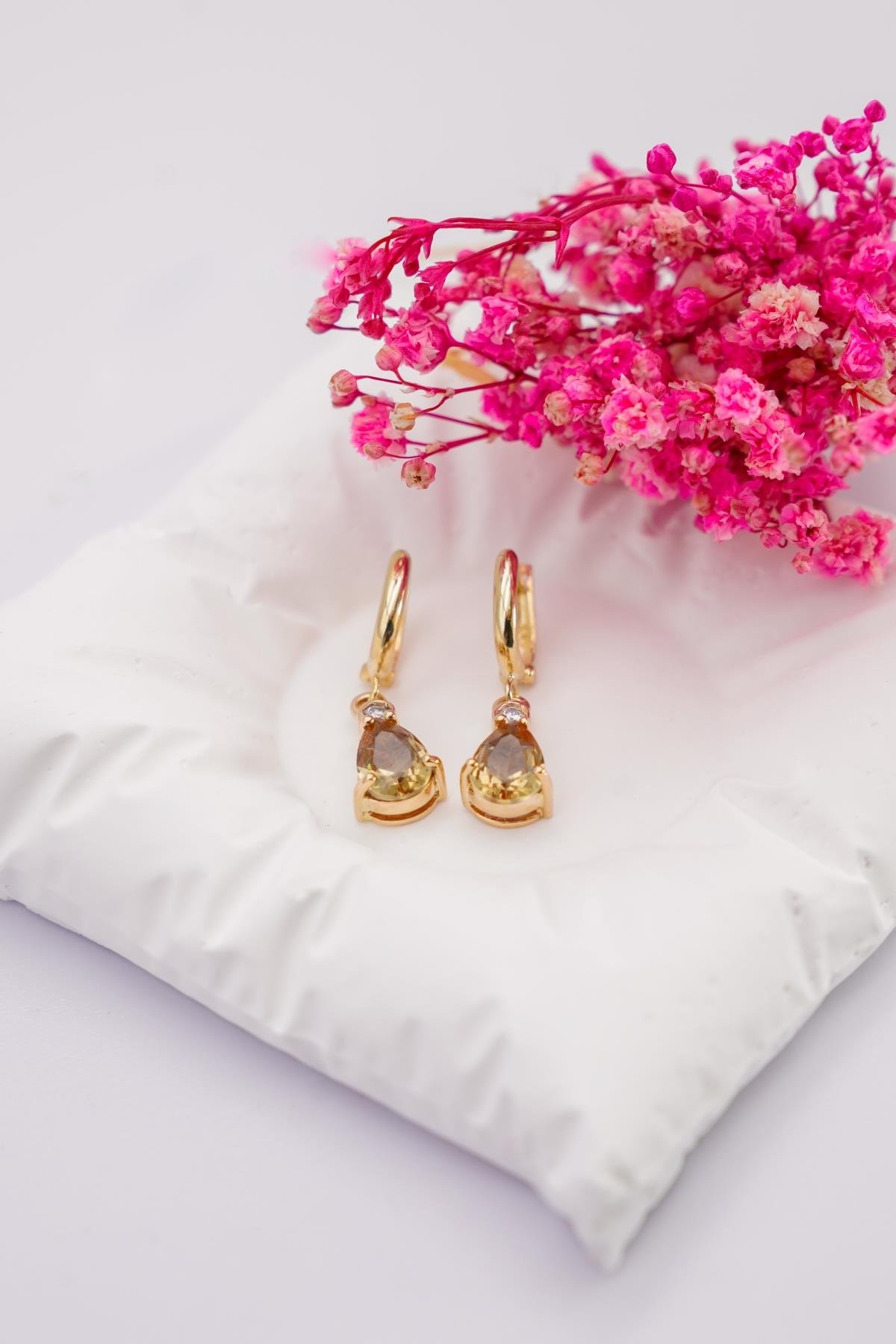 Damla Kesim Sultanit Taşlı 14 Ayar Altın Sallantılı Küpe Modeli