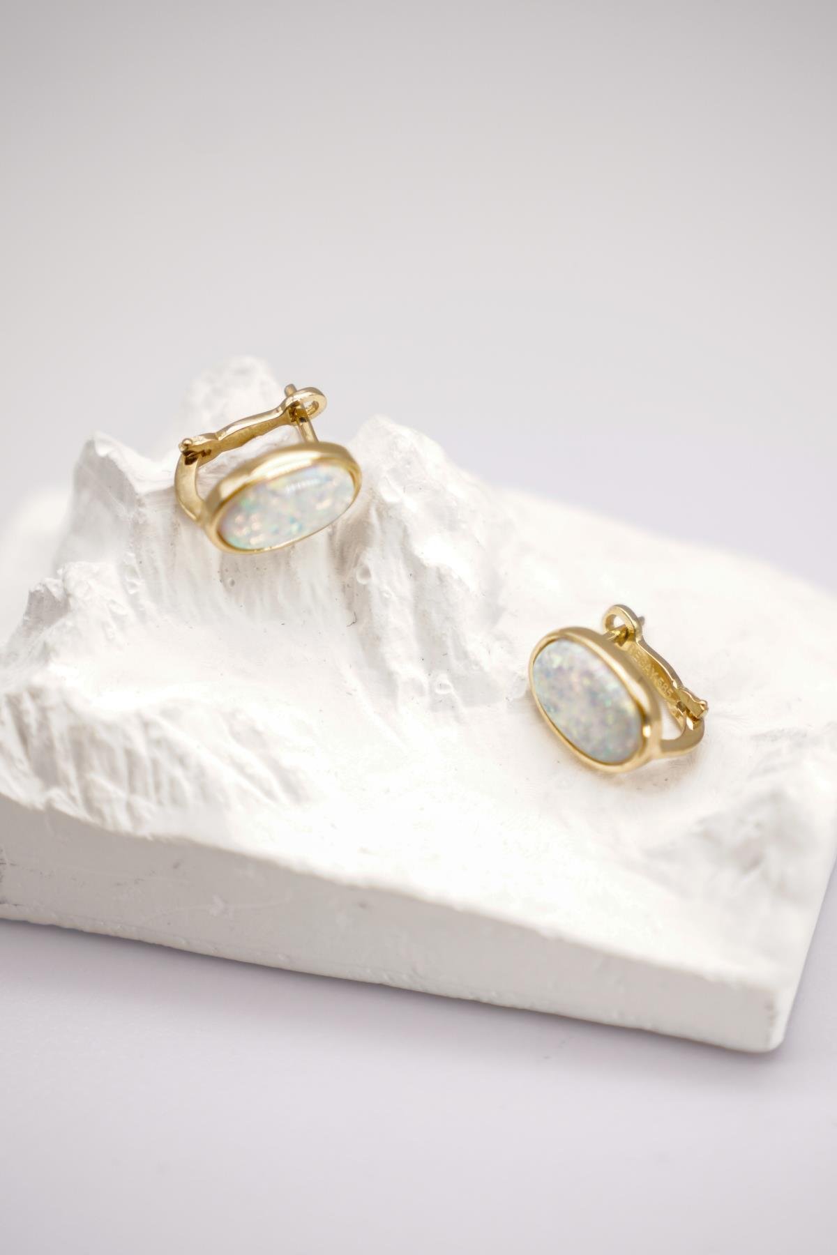 Dikdörtgen Opal Taşlı 14 Ayar Altın Küpe | Zarif ve Modern Tasarım