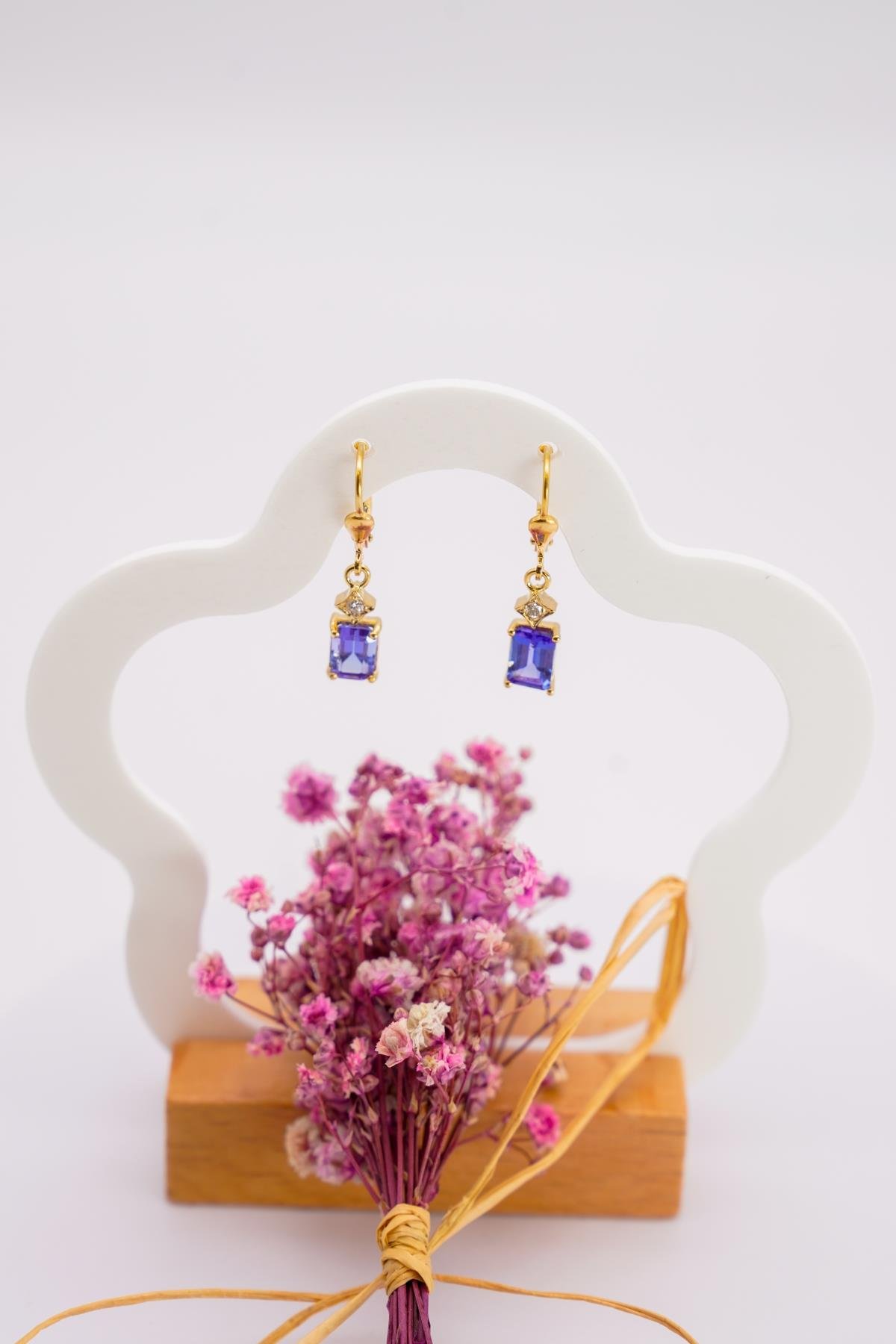 Dikdörtgen Tanzanit Taşlı 14 Ayar Altın Sallantılı Küpe Tasarımı