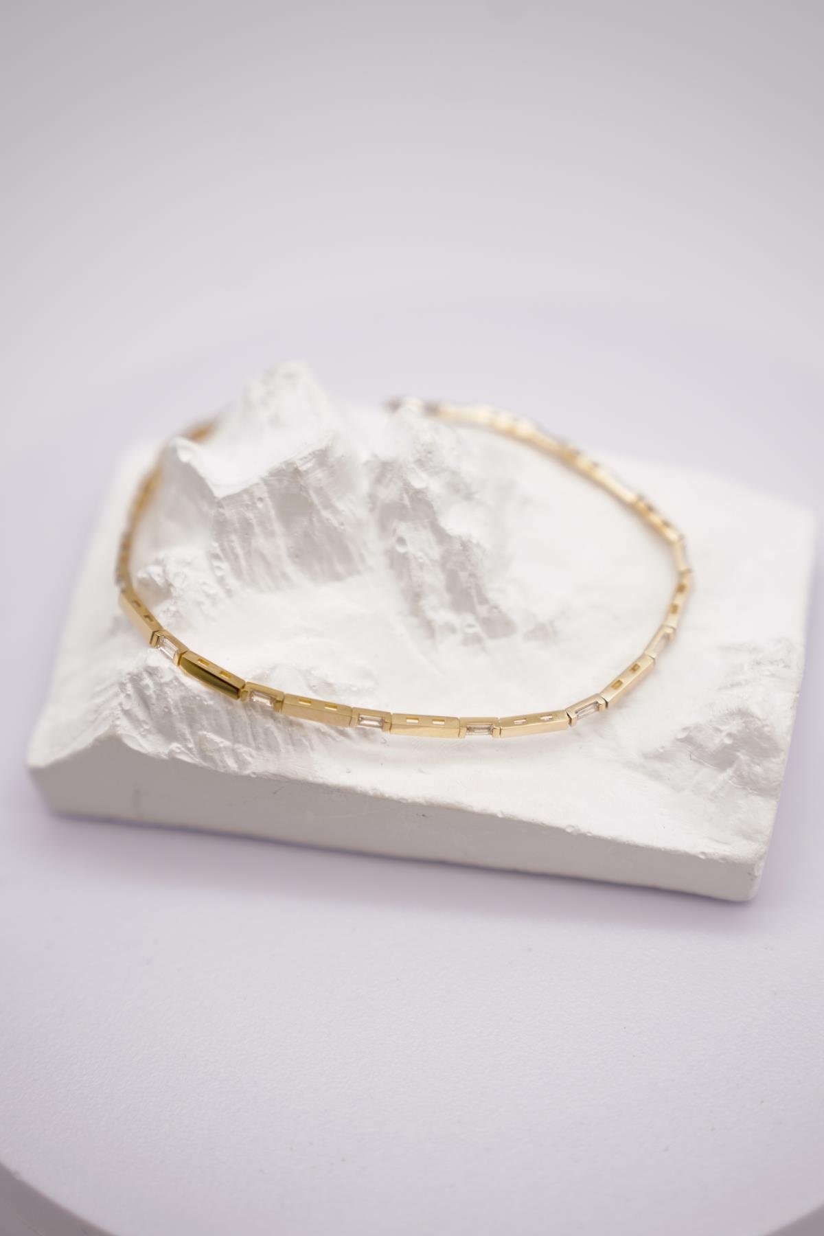 Geometrik Formlu 14 Ayar Altın Kadın Bileklik | Minimal ve Modern Tasarım Dokunuşu