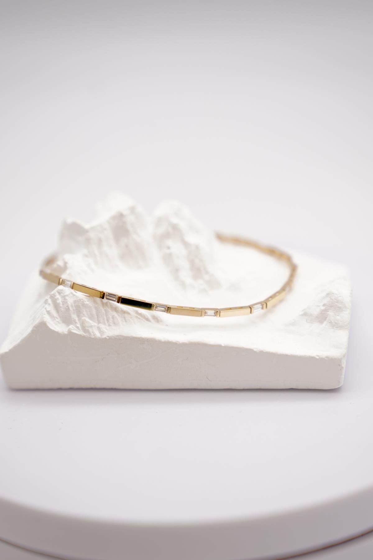 Geometrik Formlu 14 Ayar Altın Kadın Bileklik | Minimal ve Modern Tasarım Dokunuşu