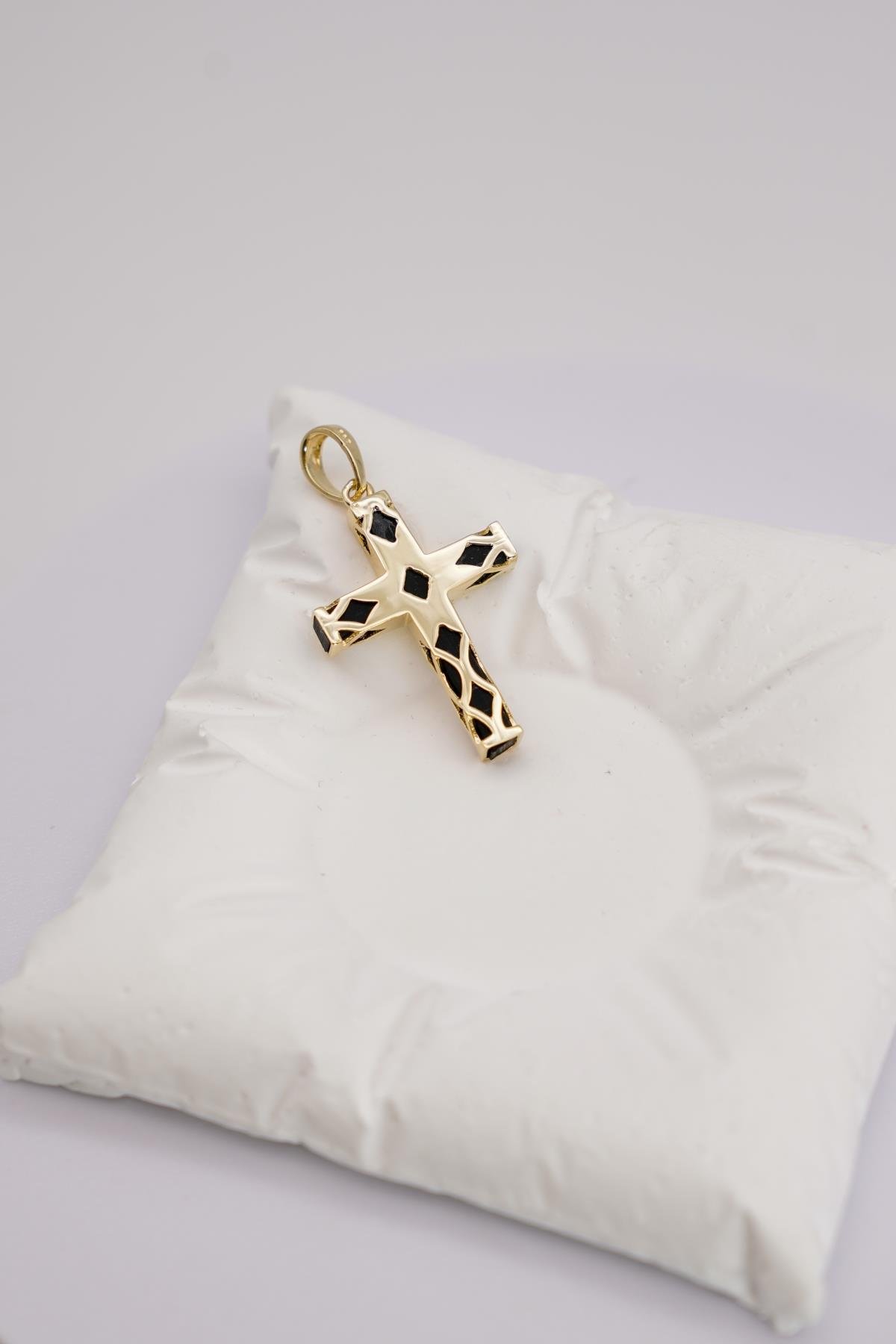 Haç Figürlü 14 Ayar Altın Kolye Ucu – Kauçuk Detaylı Spiritüel ve Modern Aksesuar