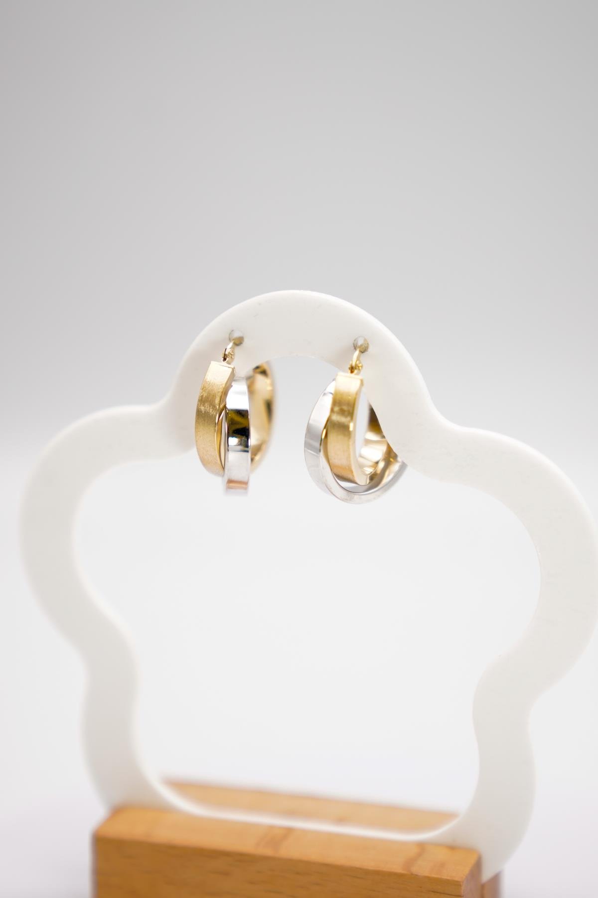 İki Renkli 14 Ayar Altın Fantasy Küpe – Geniş Formlu Zarif Tasarım Kadınlara Özel Takı Modeli