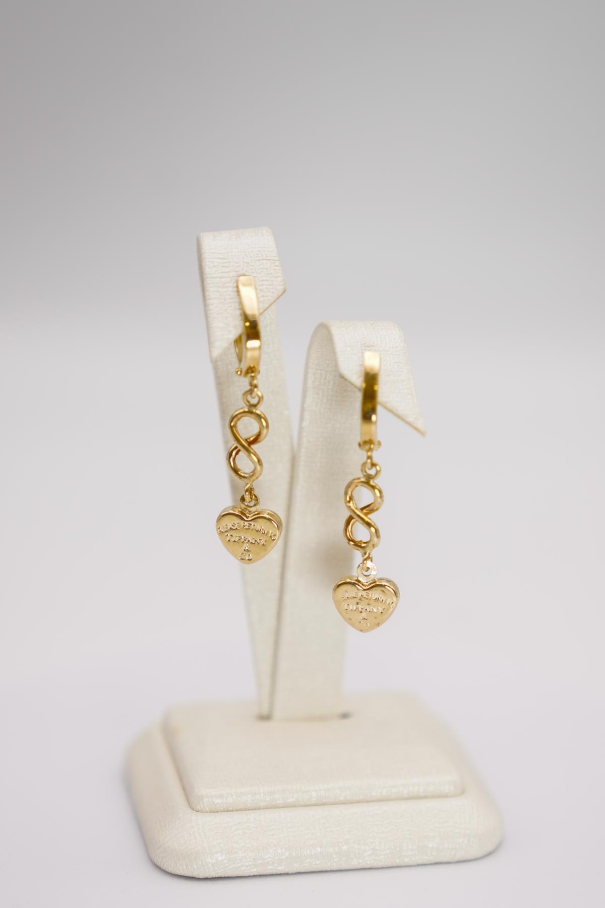 Kalp Detaylı Sonsuzluk Figürlü 14 Ayar Altın Sallantılı Küpe