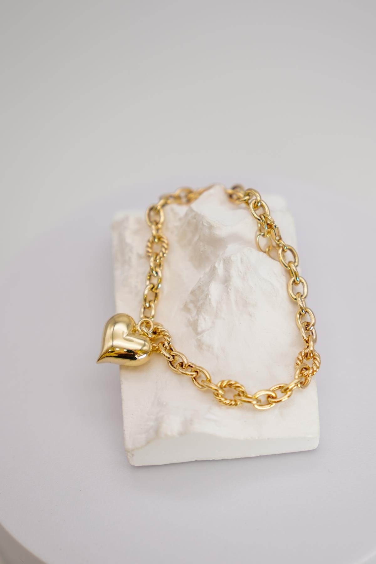 Kalp Uçlu 14 Ayar Altın Bileklik - Zarif Halkalı Zincir Tasarım, Şık Kadın Takı Modeli