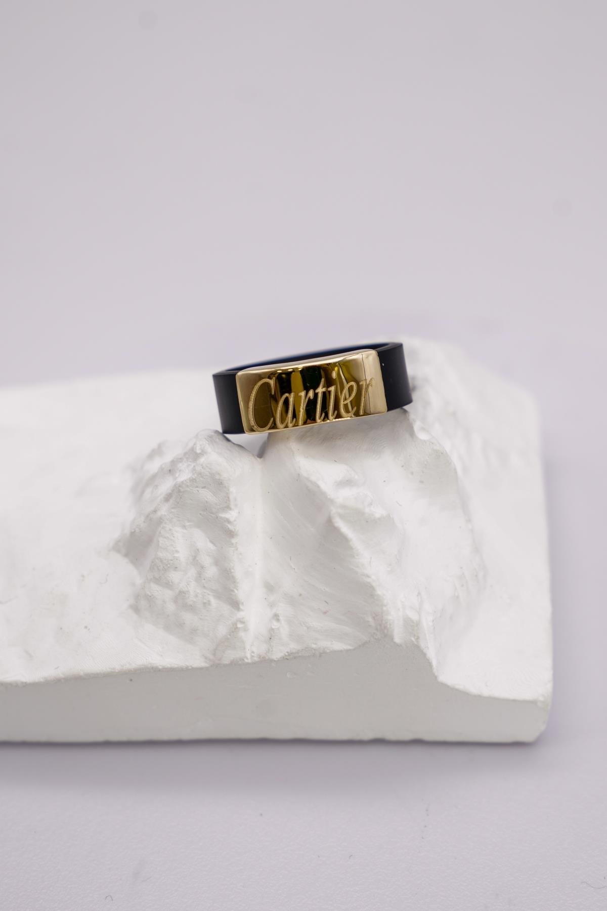 Kauçuk Detaylı Kabartma Yazılı 14 Ayar Altın Yüzük – Modern ve Minimal  Tarz