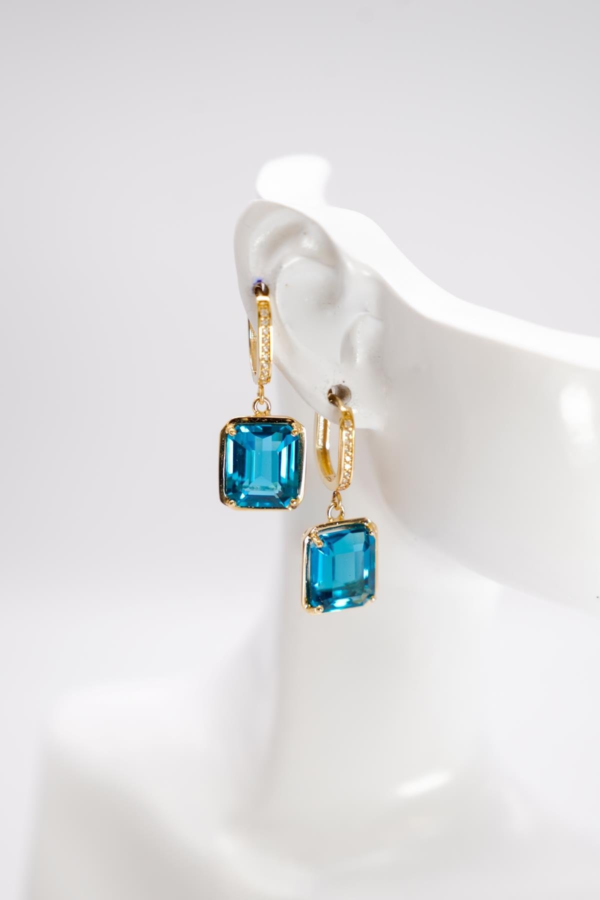 London Topaz Taşlı 14 Ayar Altın Küpe | Kare Kesim Şık ve Işıltılı Model