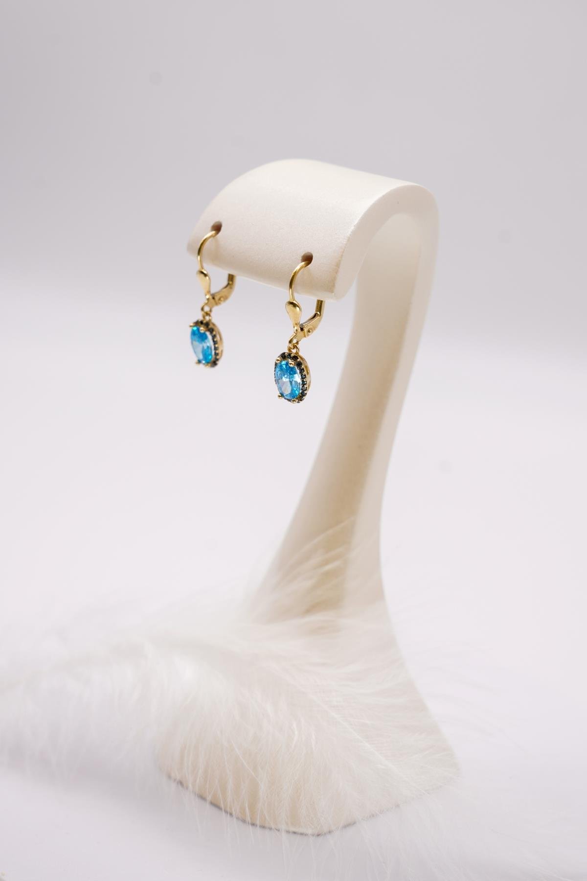 Mavi Topaz Taşlı 14 Ayar Altın Küpe | Işıltılı ve Kancalı Şık Model