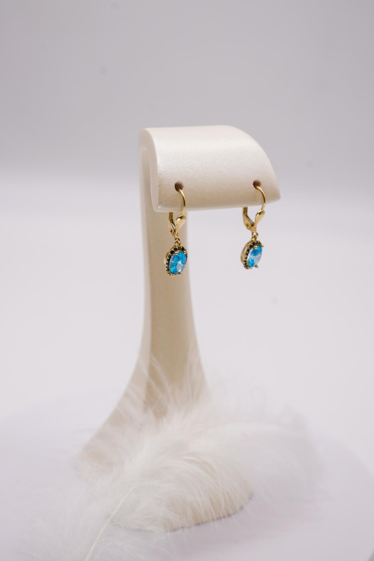 Mavi Topaz Taşlı 14 Ayar Altın Küpe | Işıltılı ve Kancalı Şık Model