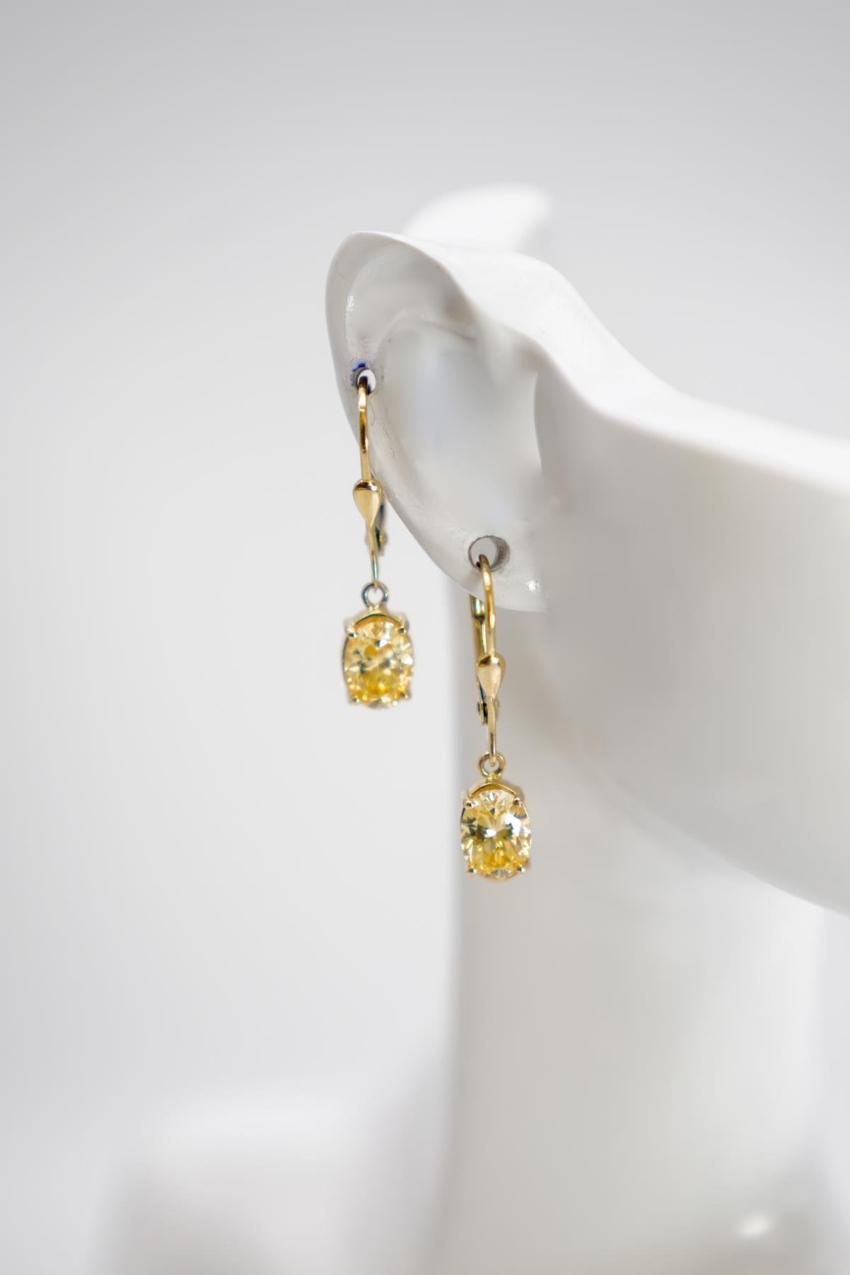 Oval Kesim Sitrin Taşlı 14 Ayar Altın Sallantılı Küpe | Zarif ve Işıltılı Tasarım