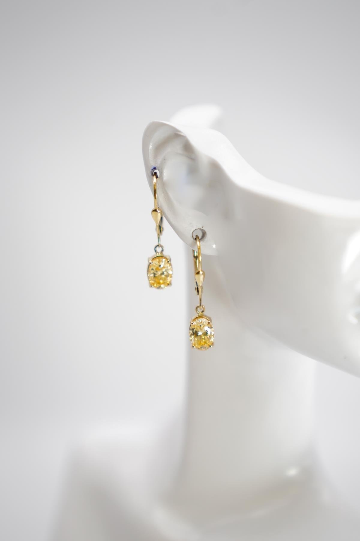 Oval Kesim Sitrin Taşlı 14 Ayar Altın Sallantılı Küpe | Zarif ve Işıltılı Tasarım