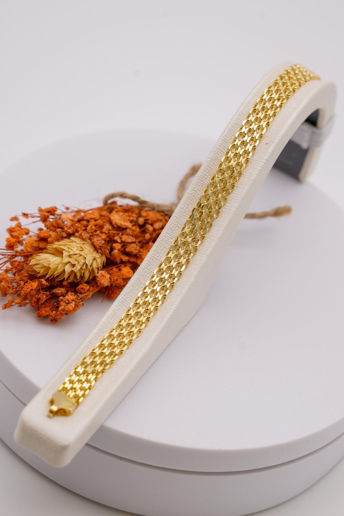 Parlak Dokulu Ezme Desenli 14 Ayar Altın Zarif ve Göz Alıcı Kadın Bileklik Modeli