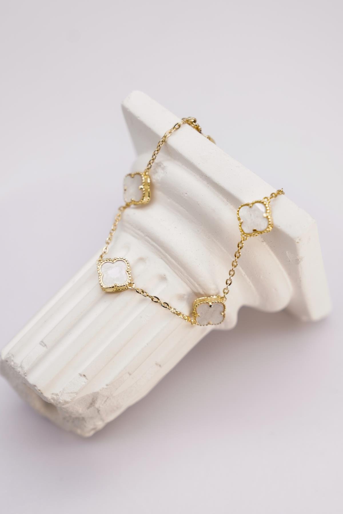 Şans Sembolü Figürlü 14 Ayar Altın Bileklik – Zarif Zincir Detaylı ve Modern Tasarım