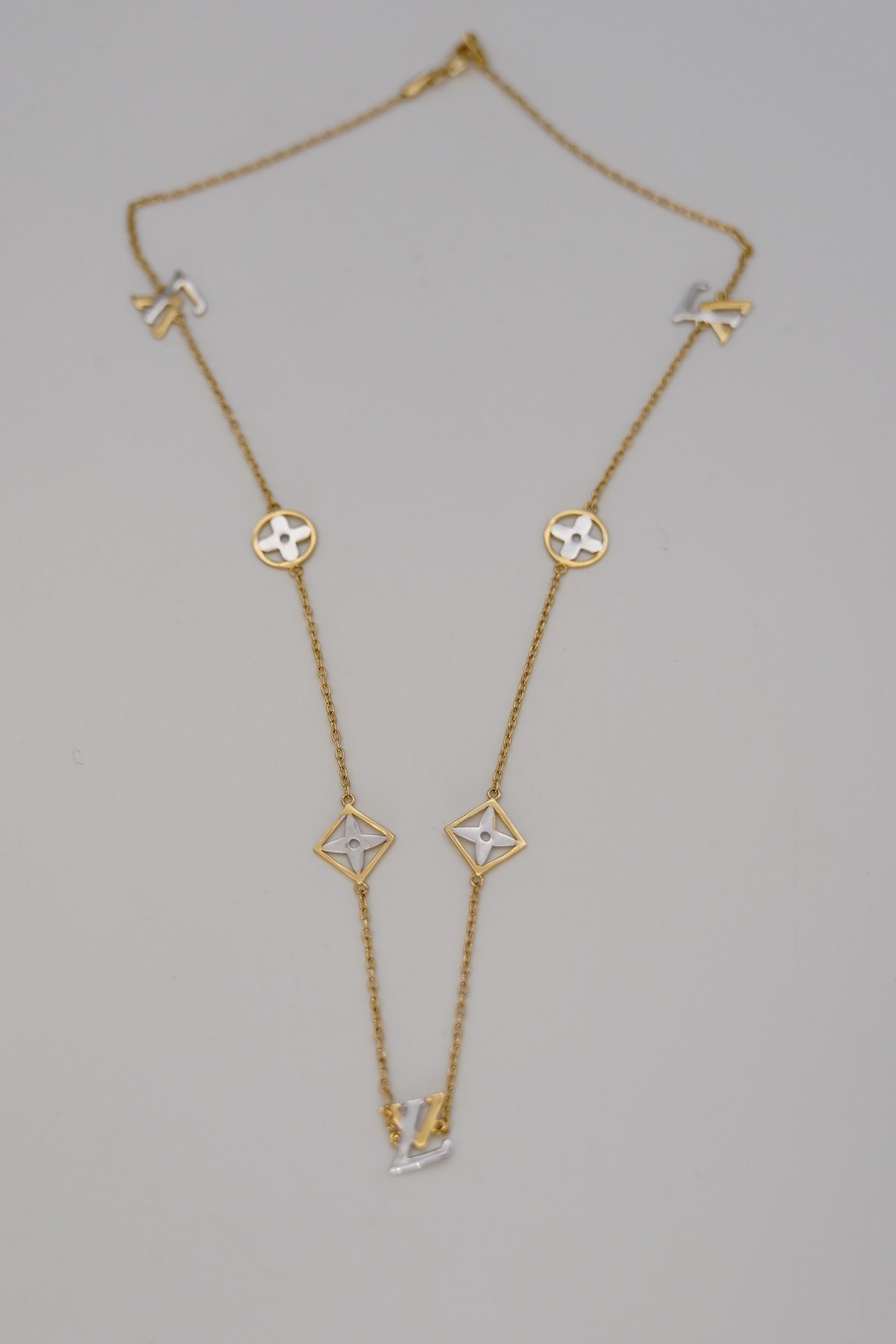 Louis Vuittonn Necklace 14 Carat