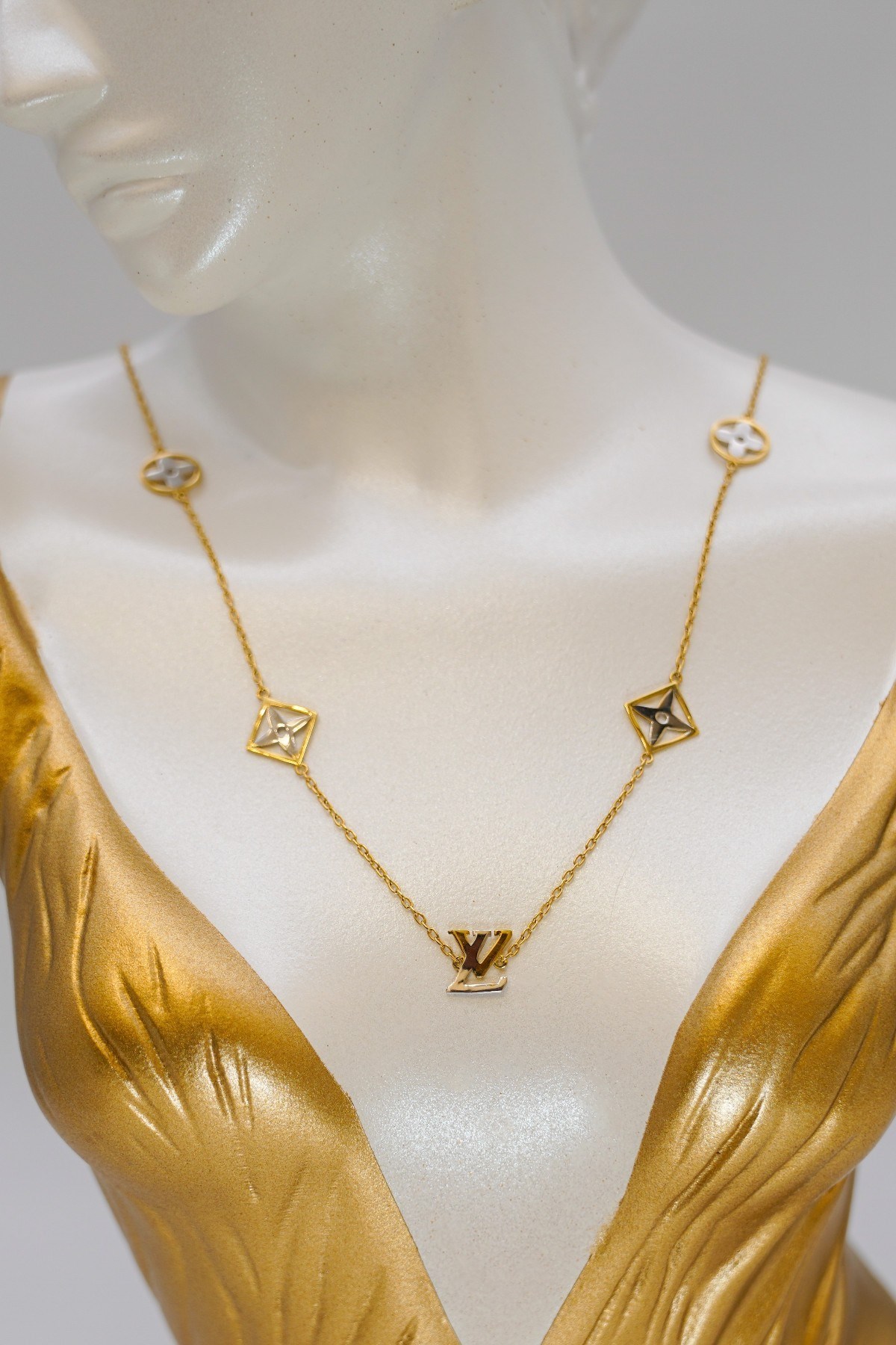 Louis Vuittonn Necklace 14 Carat