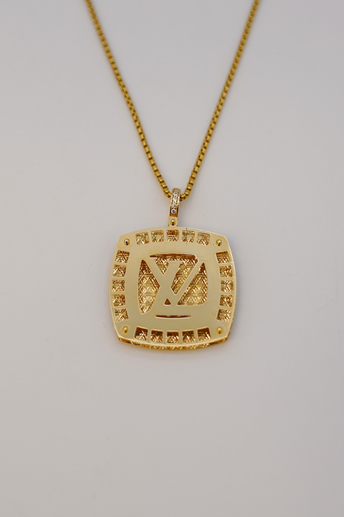 Louis Vuittonn Pendant 14 Carat