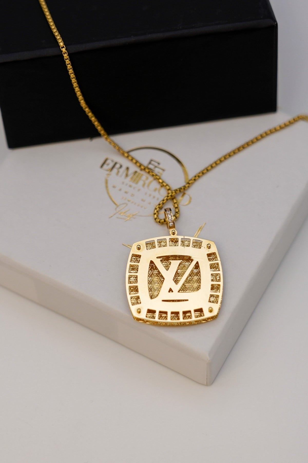 Louis Vuittonn Pendant 14 Carat