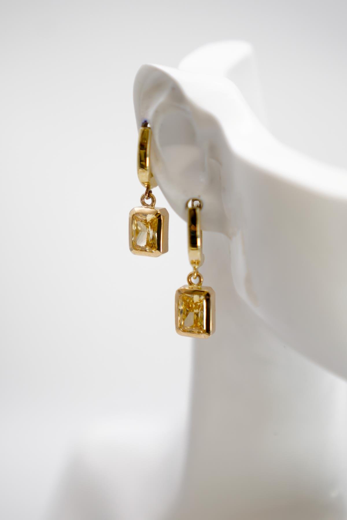 Sitrin Taşlı 14 Ayar Altın Küpe | Kare Kesim Sarı Işıltılı Modern Tasarım