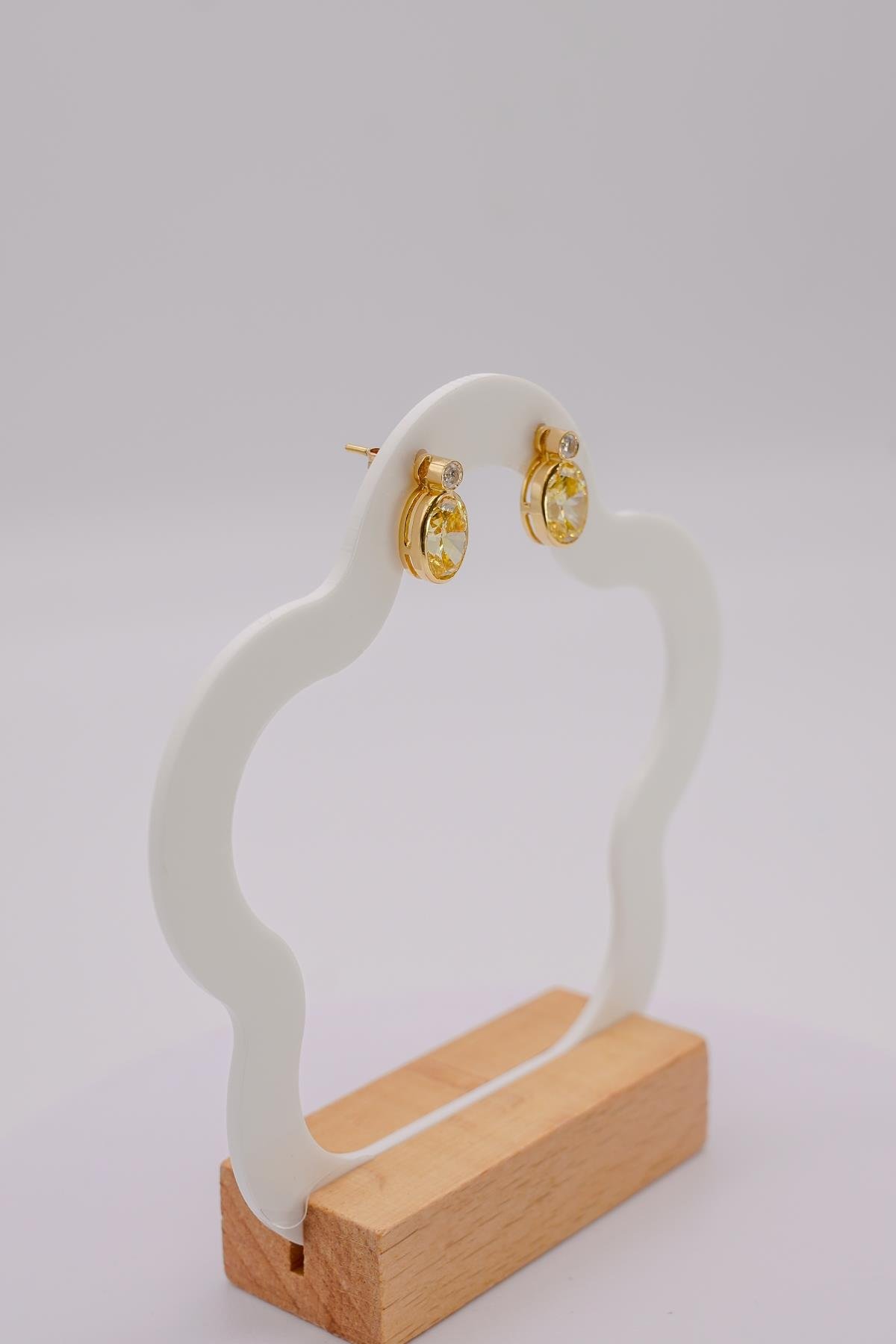 Sitrin Taşlı 14 Ayar Altın Zarif Sallantılı Küpe Modeli