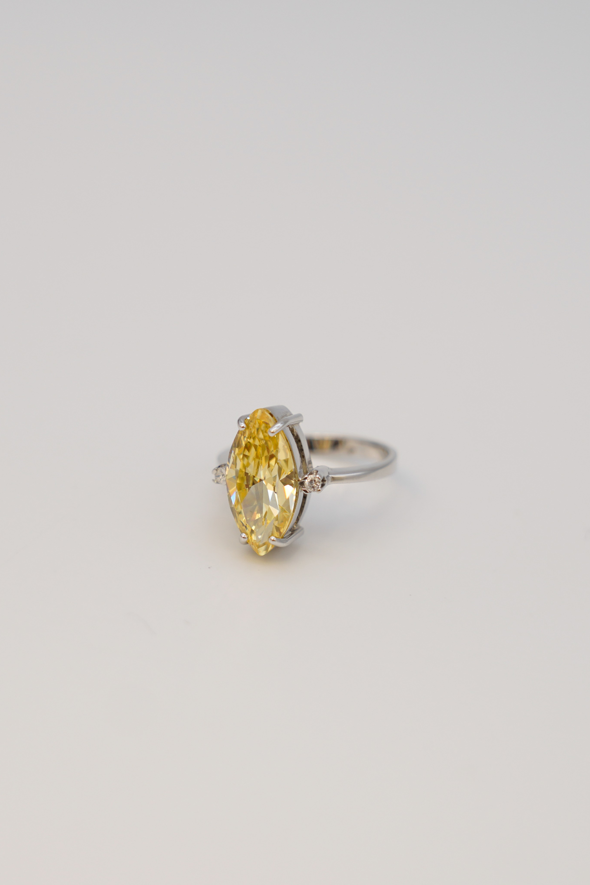 Sitrin Taşlı Pırlanta Yüzük 14 Ayar