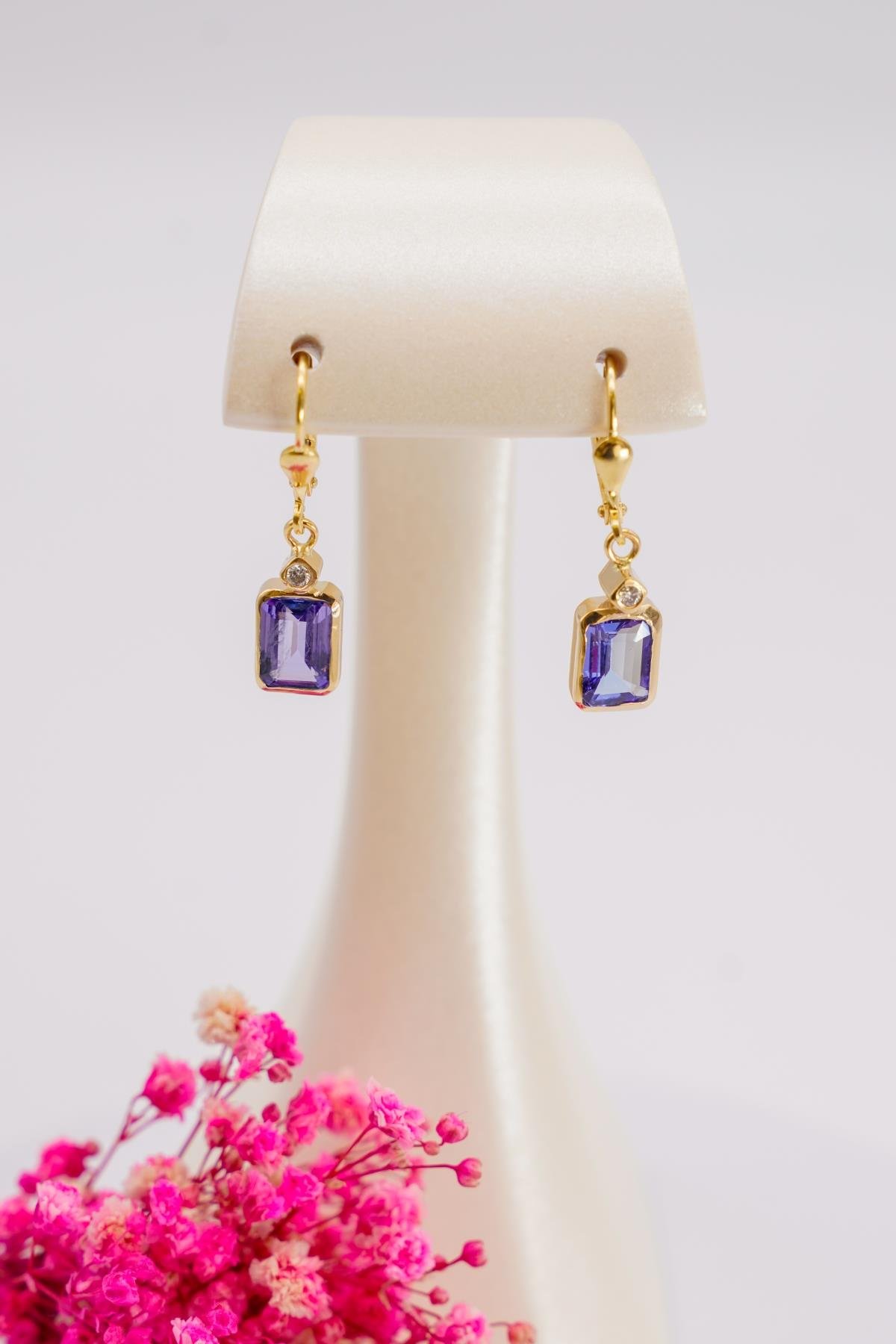 Tanzanit Taşlı 14 Ayar Altın Dikdörtgen Formlu Zarif Sallantılı Küpe 