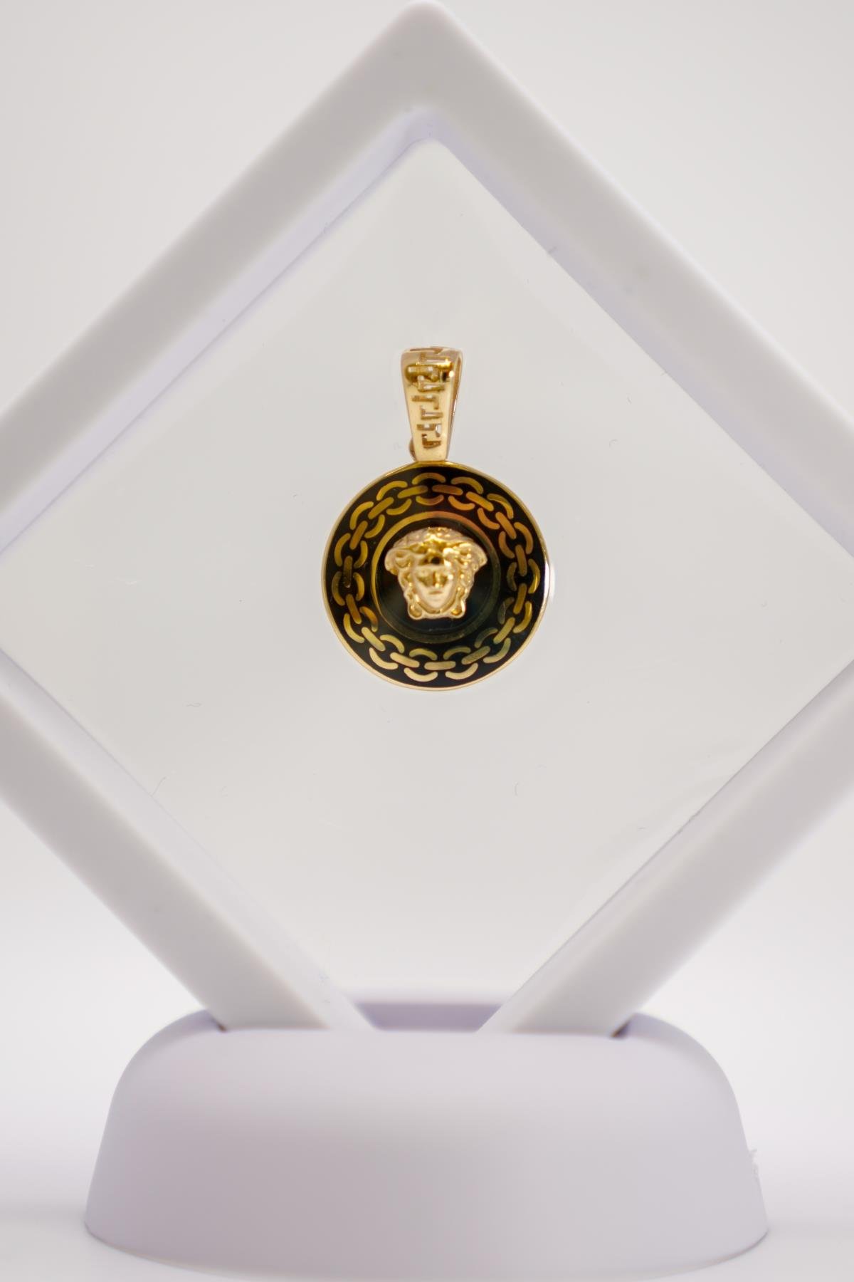 Zincir Desenli Aslan Figürlü 14 Ayar Altın Kolye Ucu – Yuvarlak Formda Gösterişli Tasarım