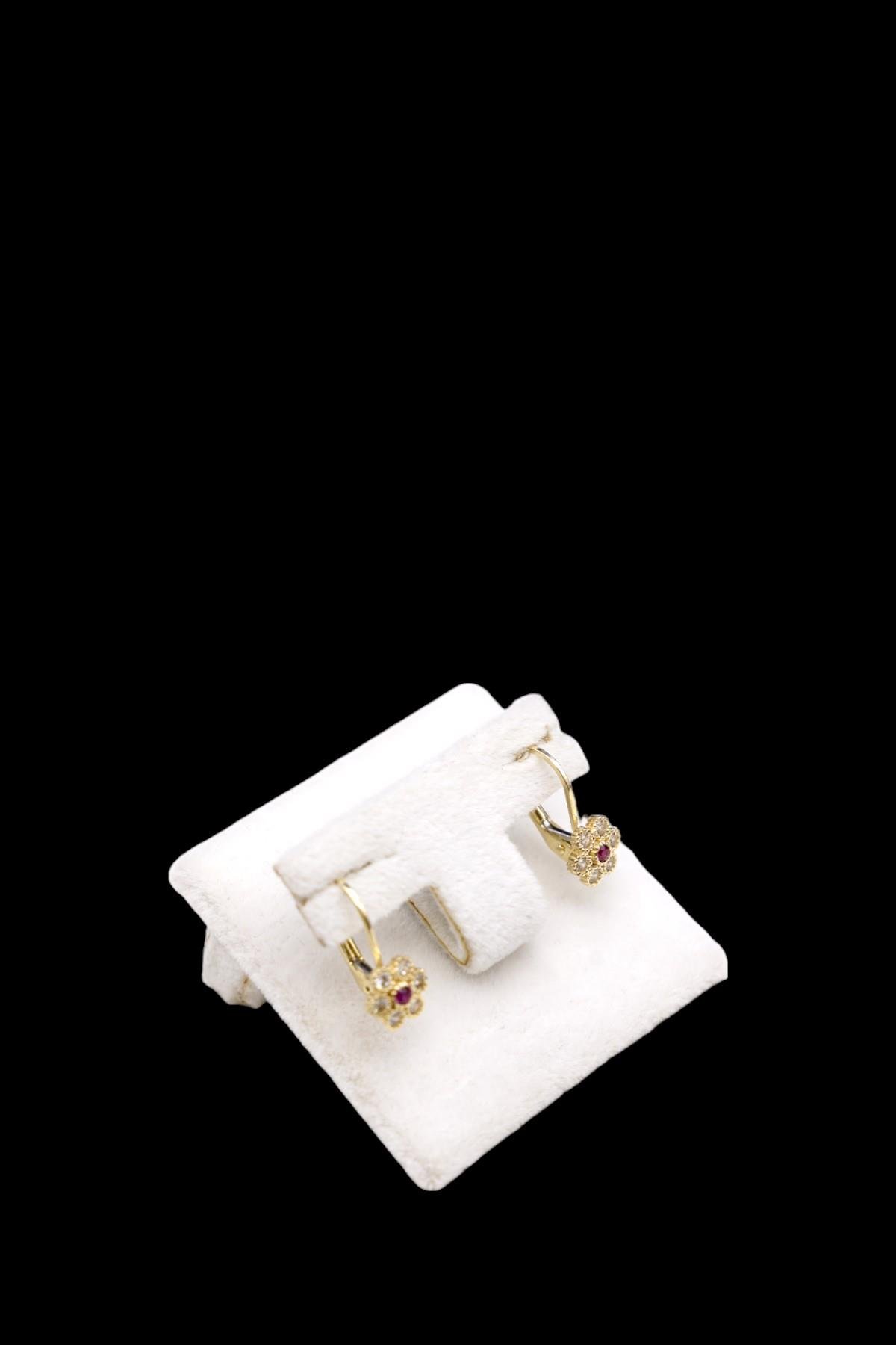 Zirkon Taşlı Çiçek Figürlü Küpe 14 Ayar