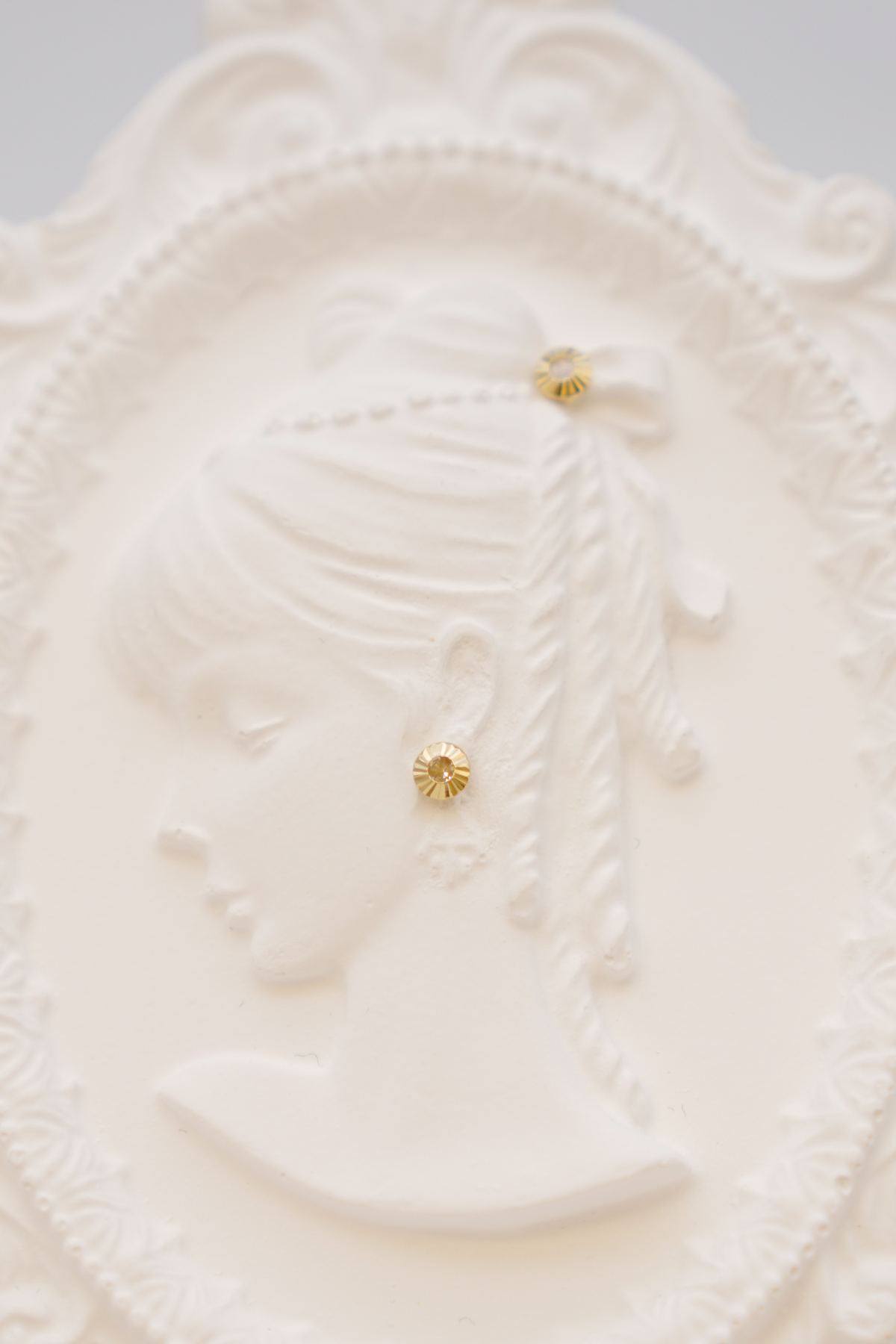 Zirkon Taşlı Çiçek Figürlü Küpe 14 Ayar