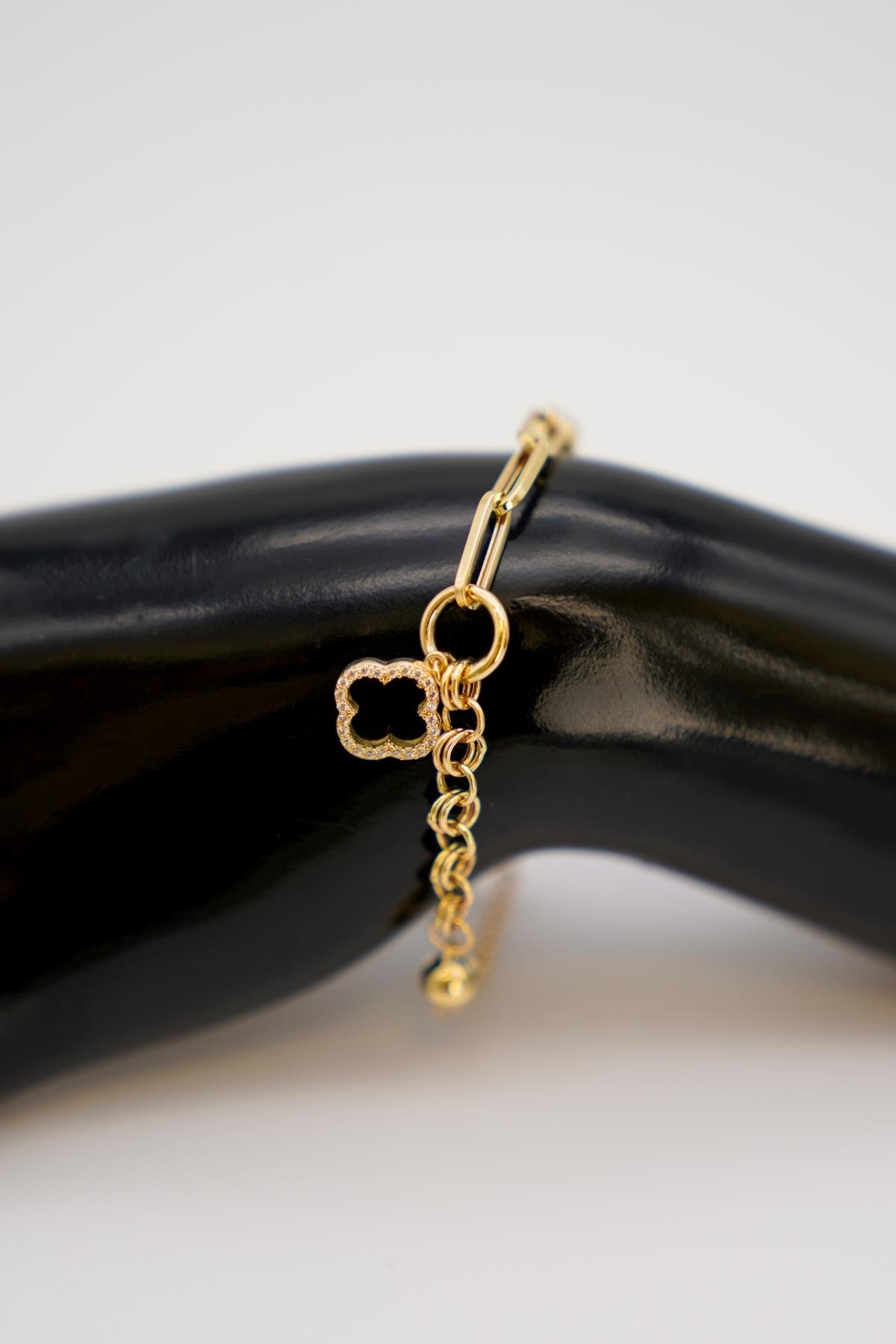 Zirkon Taşlı Yonca Uçlu 14 Ayar Altın Zincir Detaylı Şık ve Modern Tasarım Bileklik