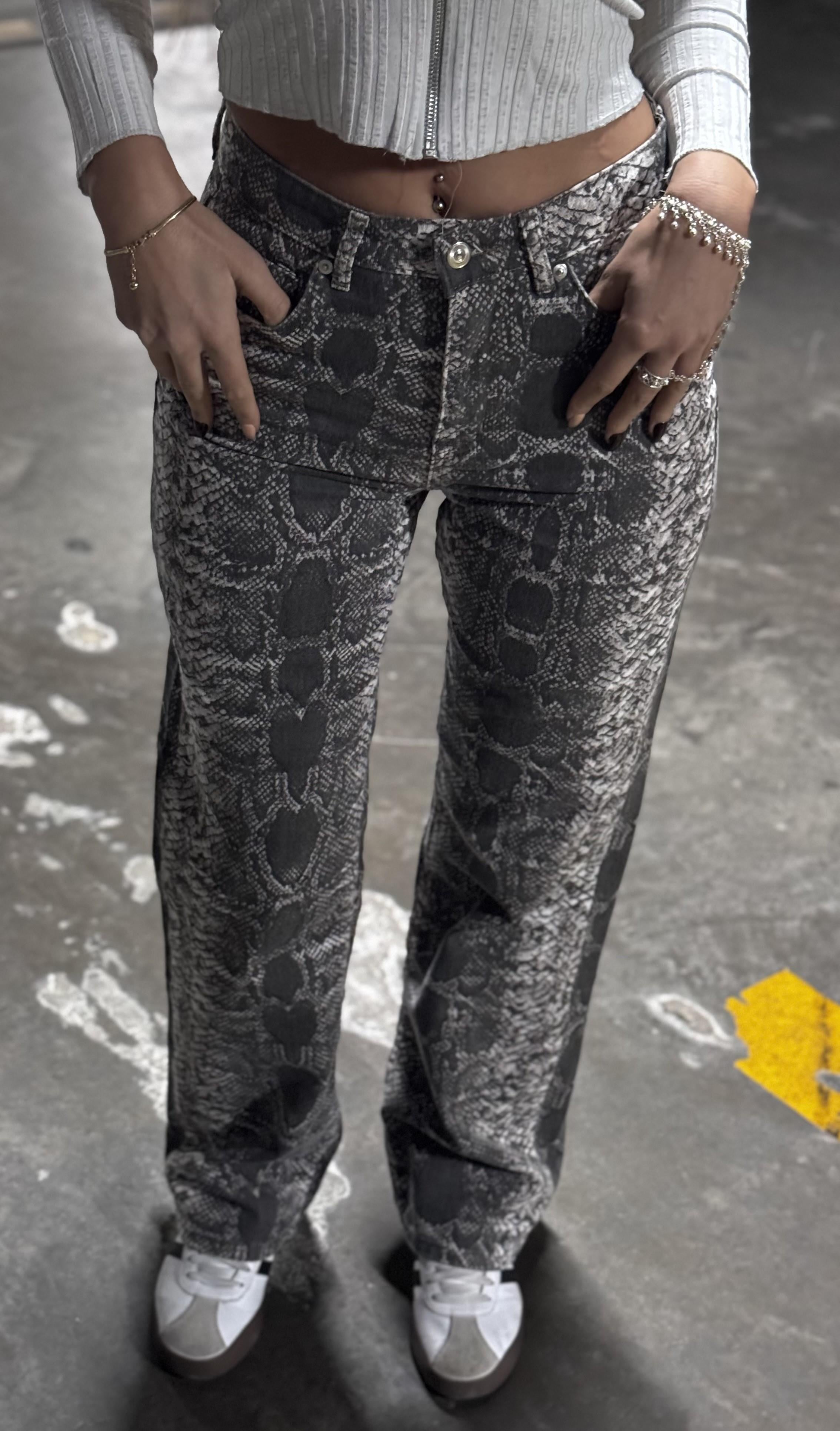  Gri Yılan Desenli Straight Jean