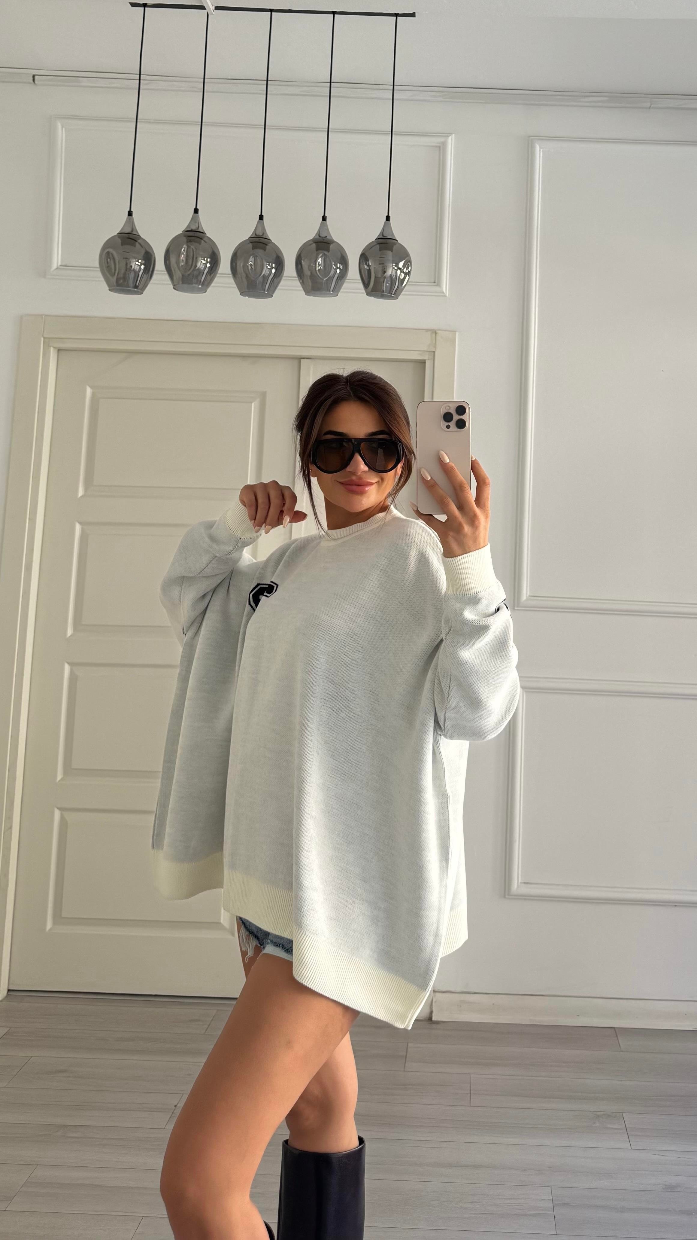 Açık Gri Bisiklet Yaka Oversize Yazılı Triko Kazak