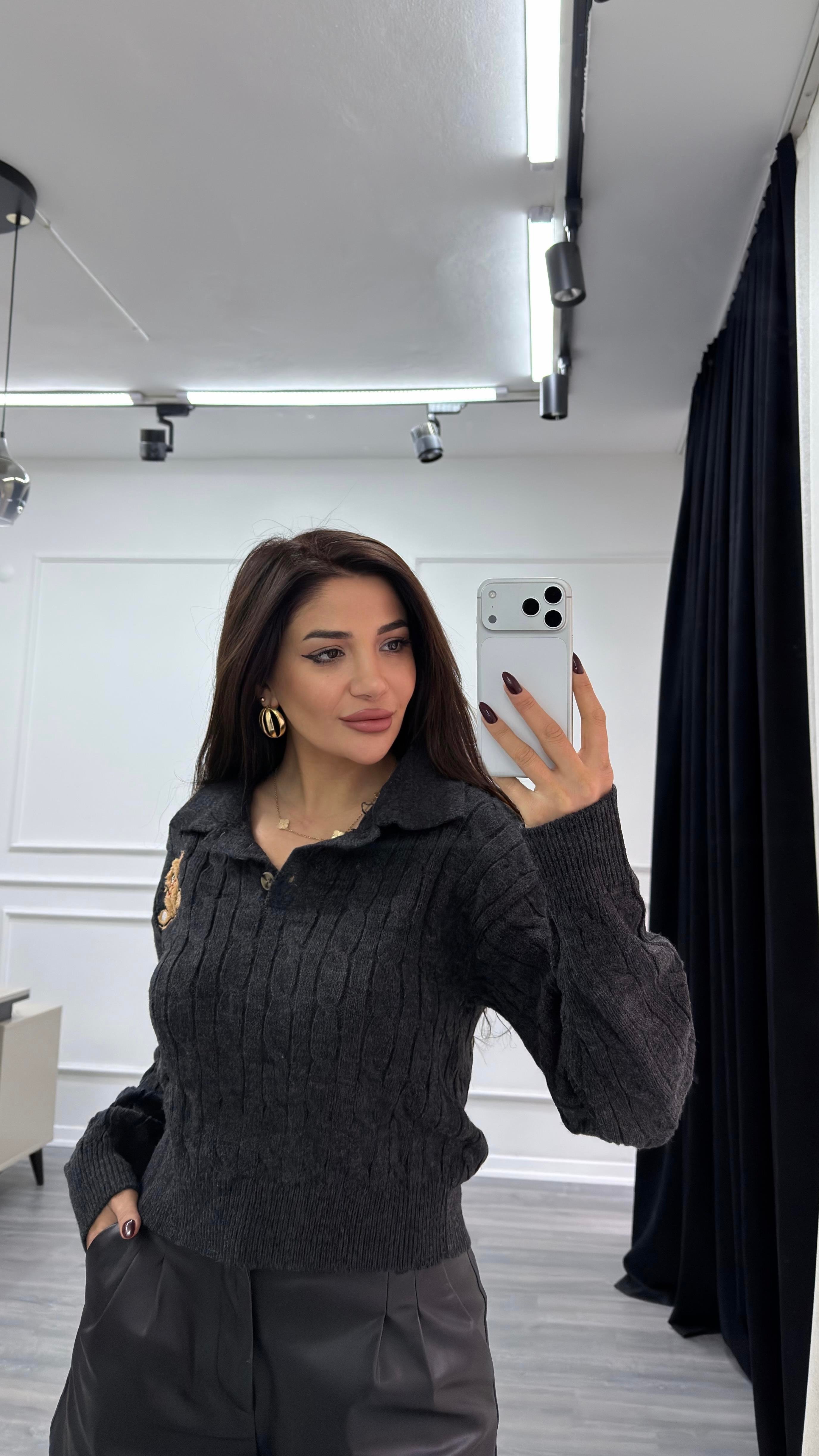 Antrasit Ayıcıklı Nakış Desenli Triko Kazak Bej 