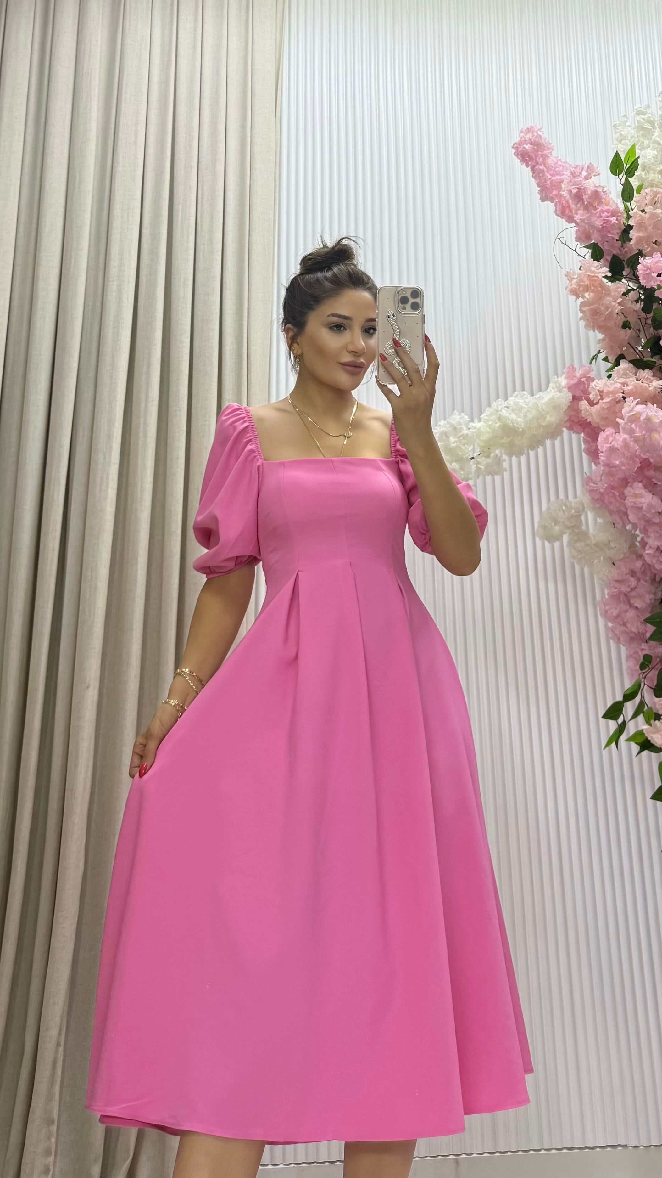 Atlas Kumaş Kısa Balon Kol Straplez Yaka Pileli Kloş Kesim Midi Boy Pembe  Elbise