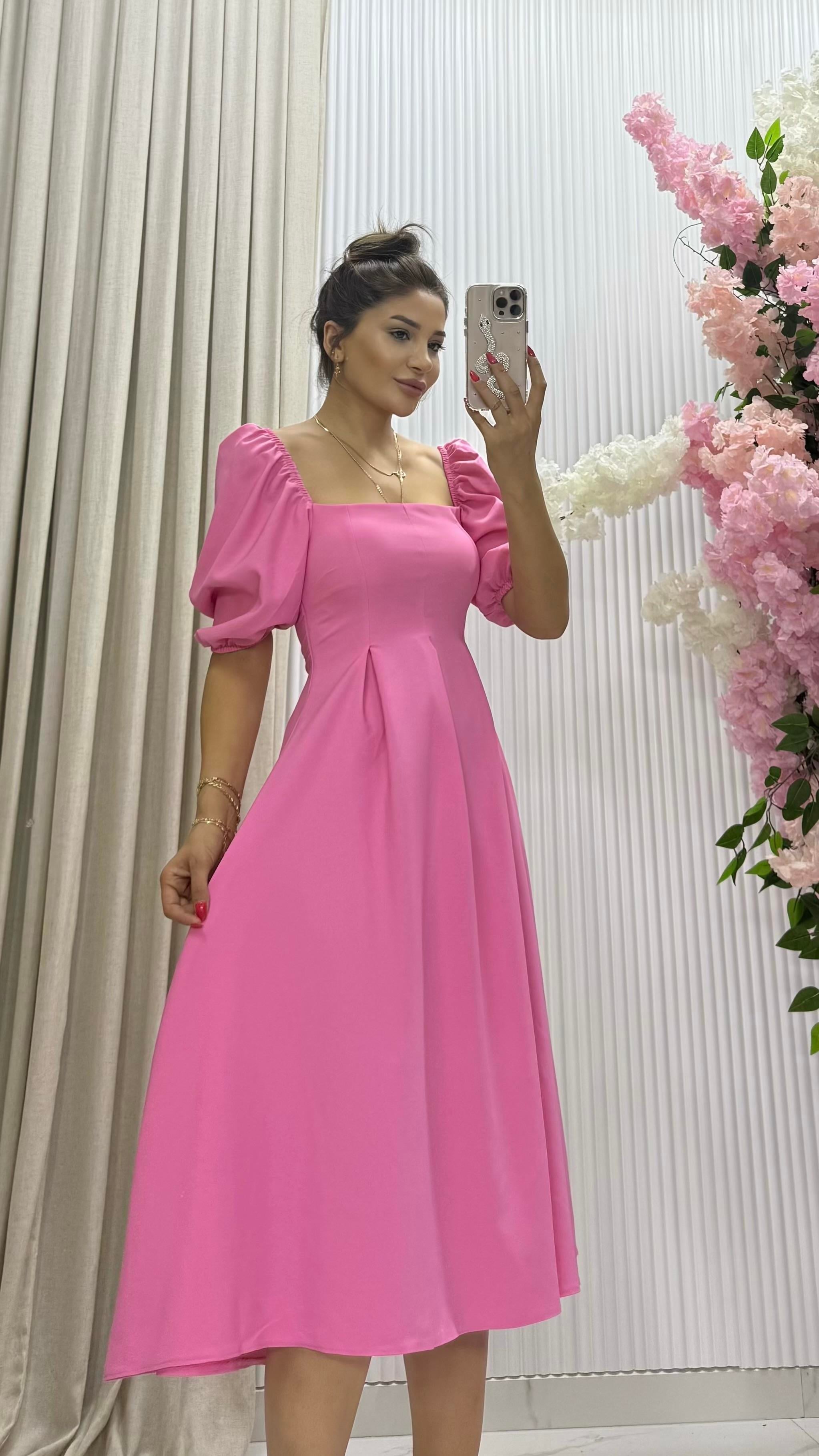 Atlas Kumaş Kısa Balon Kol Straplez Yaka Pileli Kloş Kesim Midi Boy Pembe  Elbise