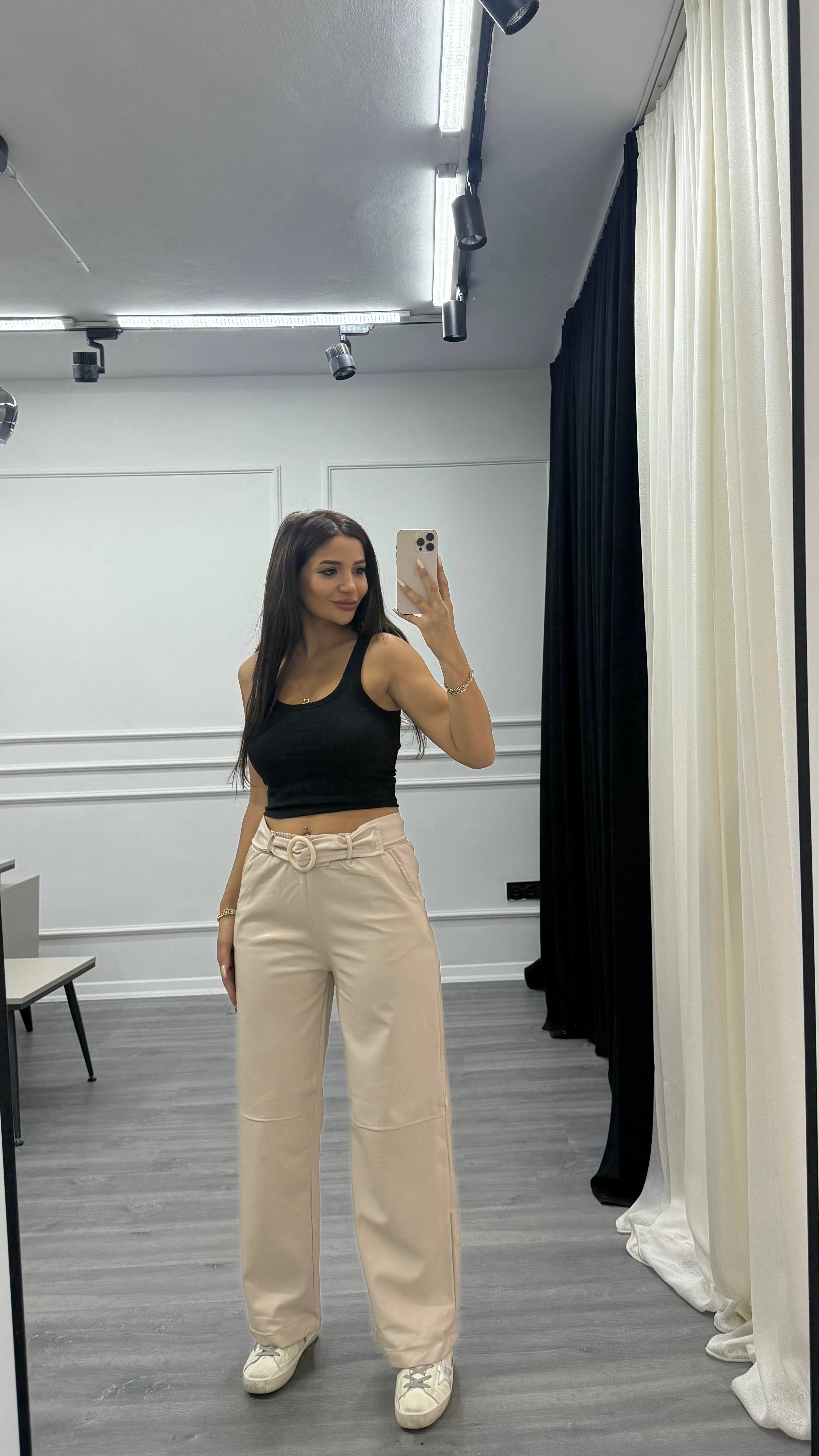 Bej Beli Lastikli Kemer Detaylı Deri Pantolon