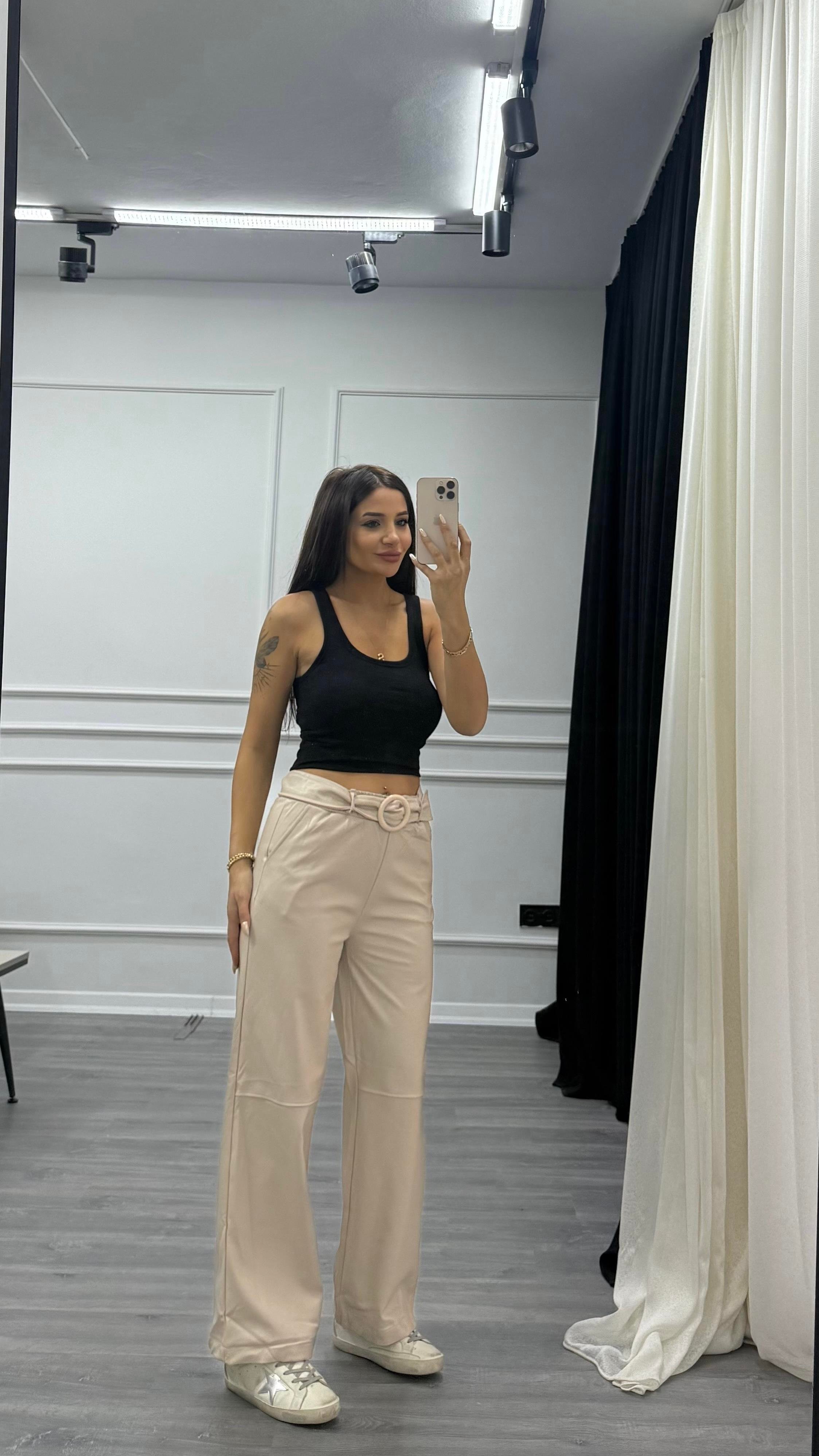 Bej Beli Lastikli Kemer Detaylı Deri Pantolon
